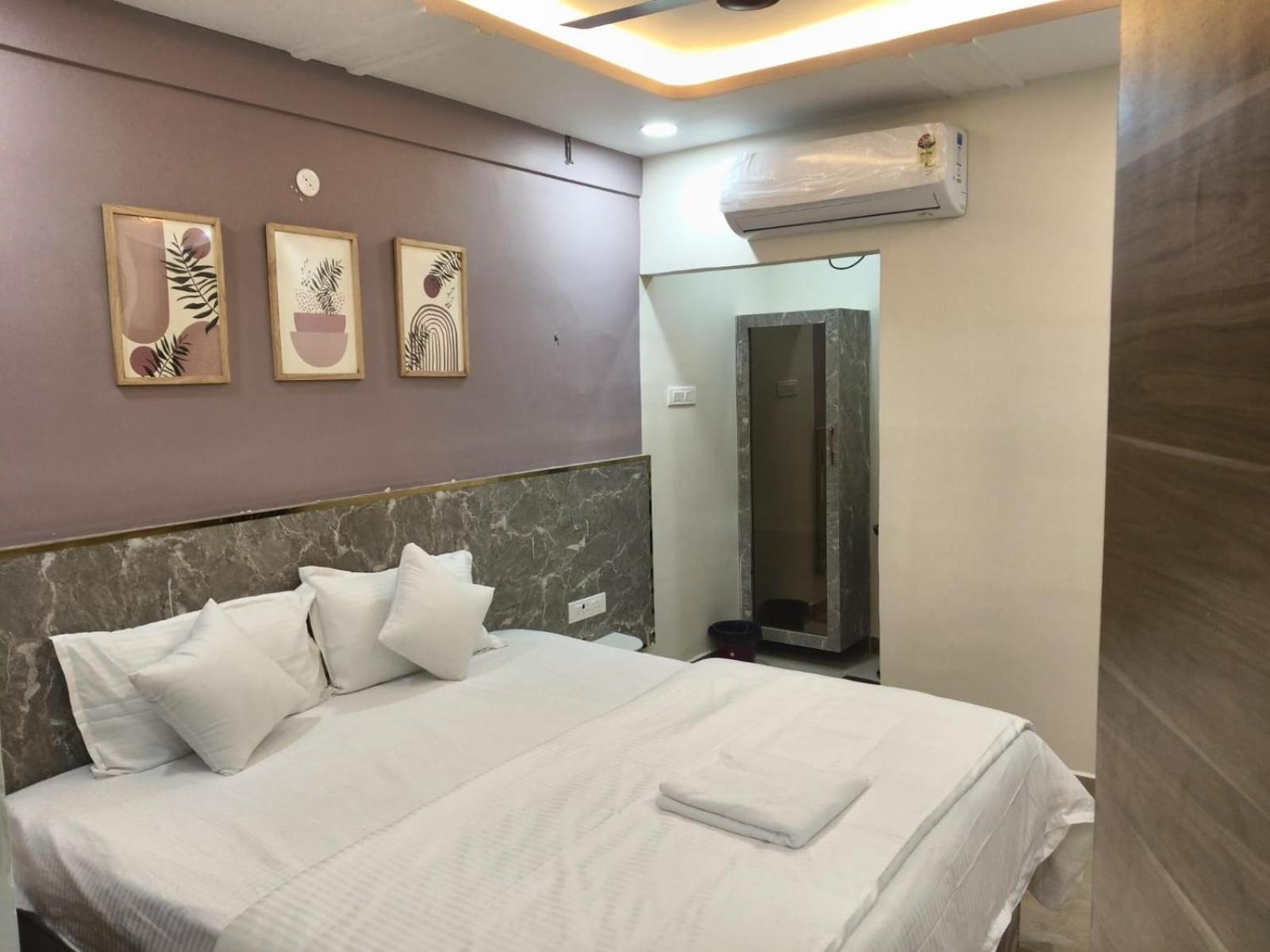 Deluxe Queen Room