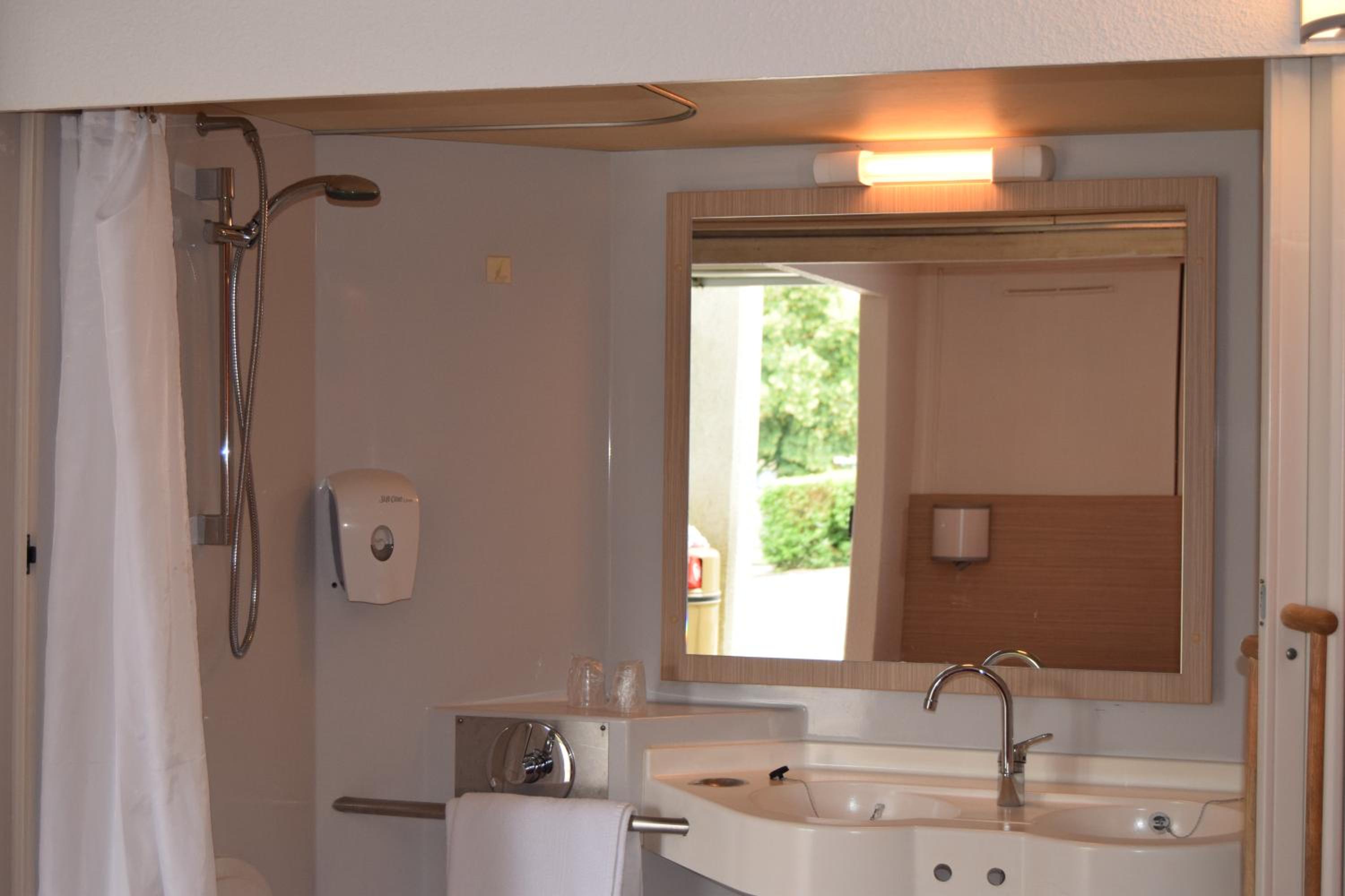 Double Room - Photo 7