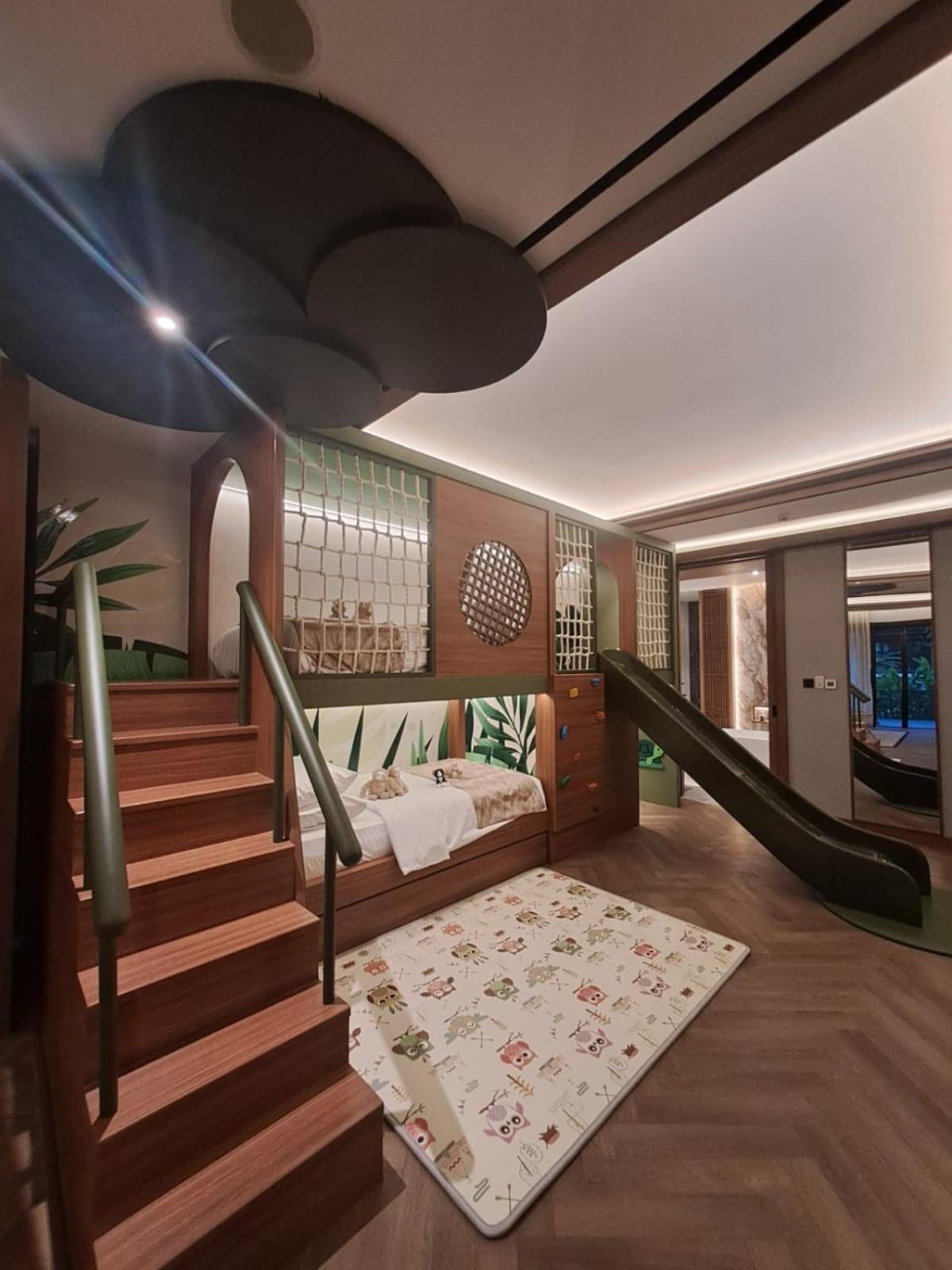 Family Explorers Suite