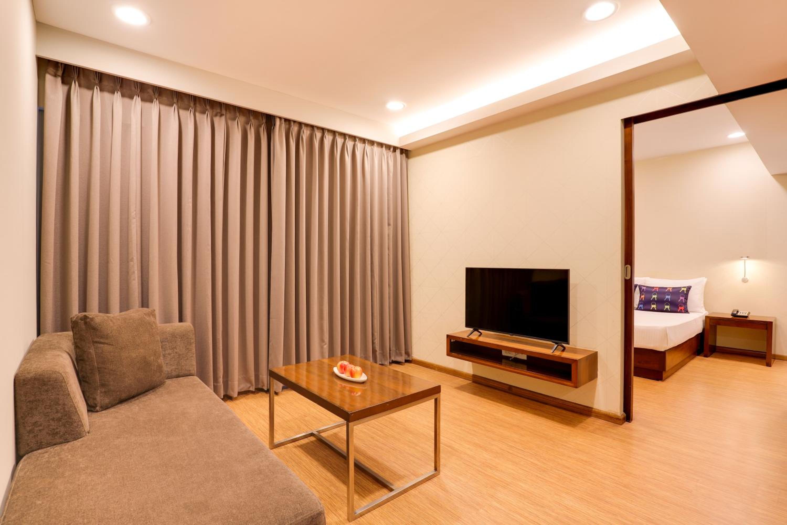 Deluxe Suite - Photo 8