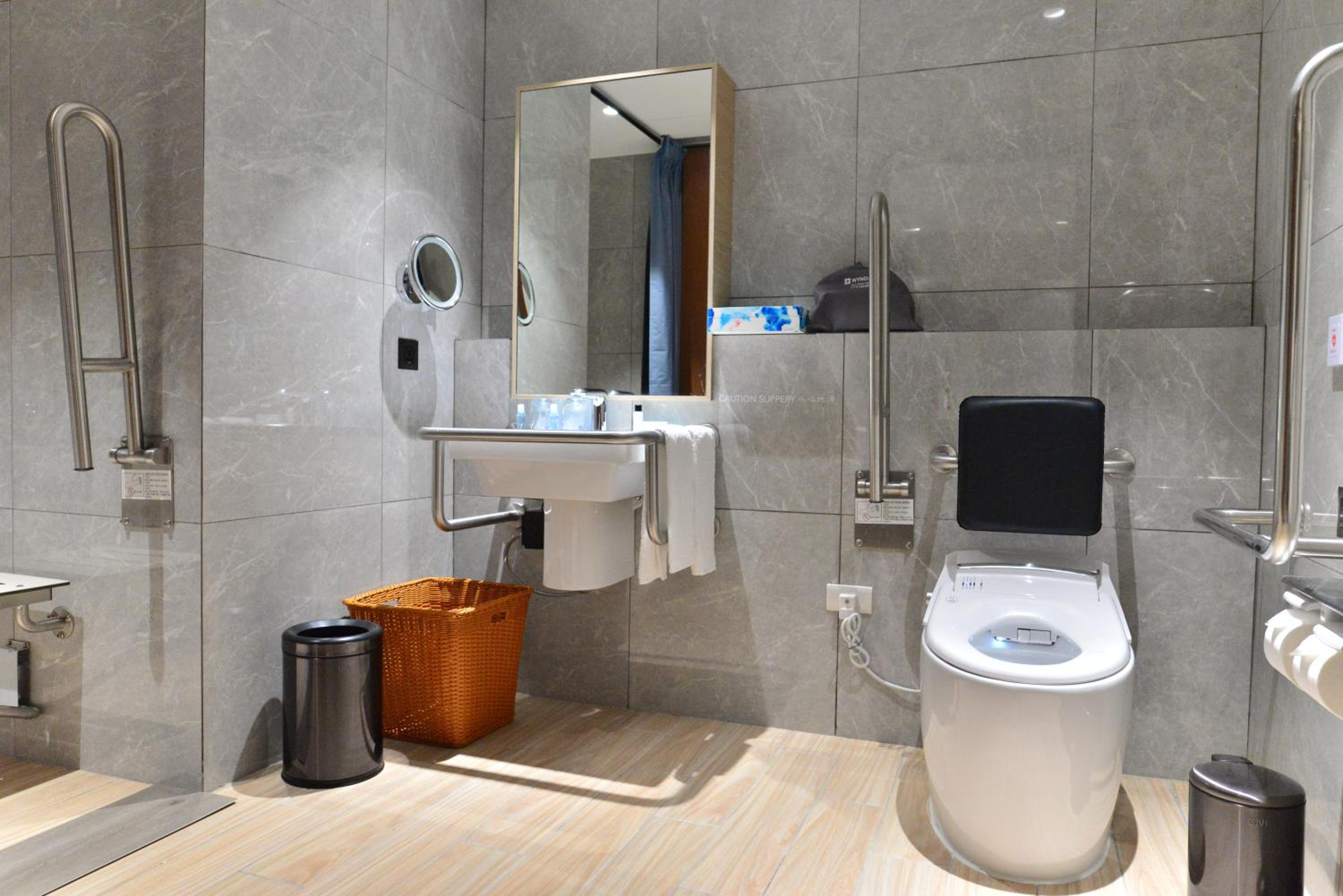Standard Room - Accessible - Photo 2