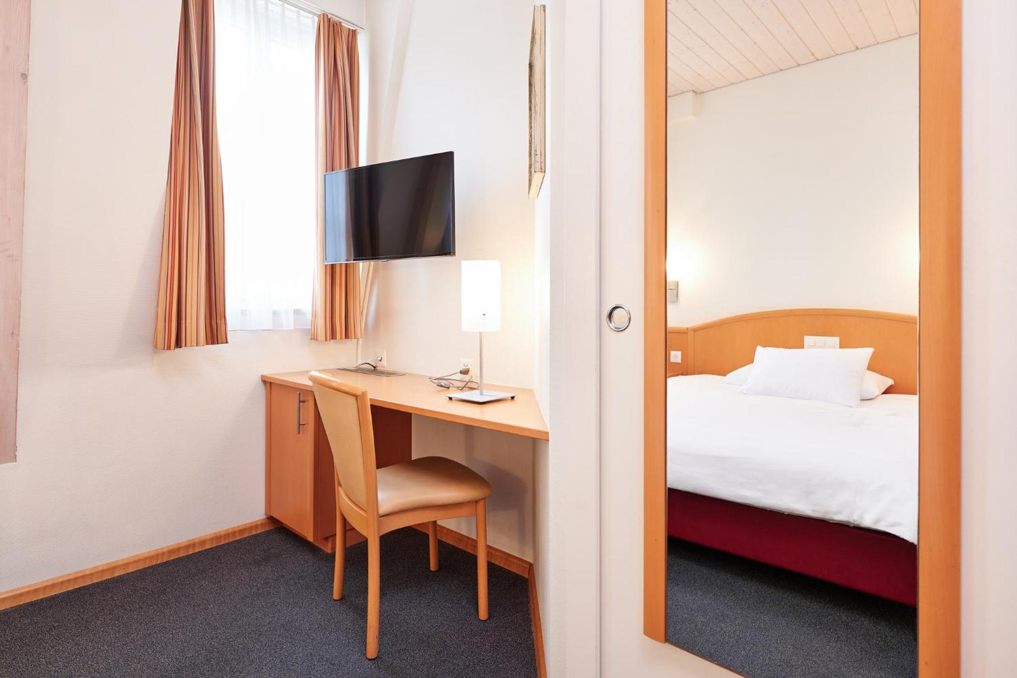 Budget Double Room photo 2