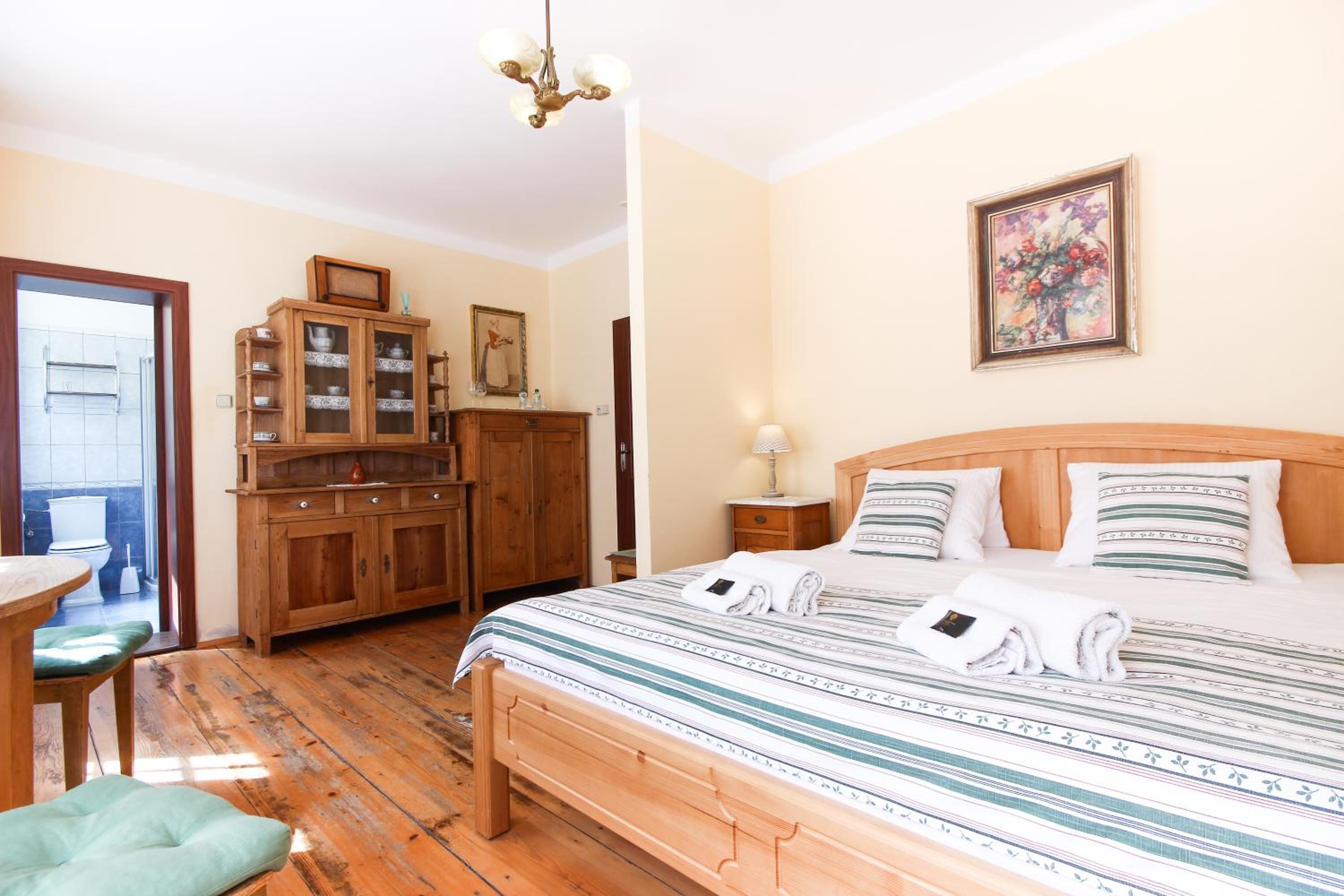 Double Room - Photo 7