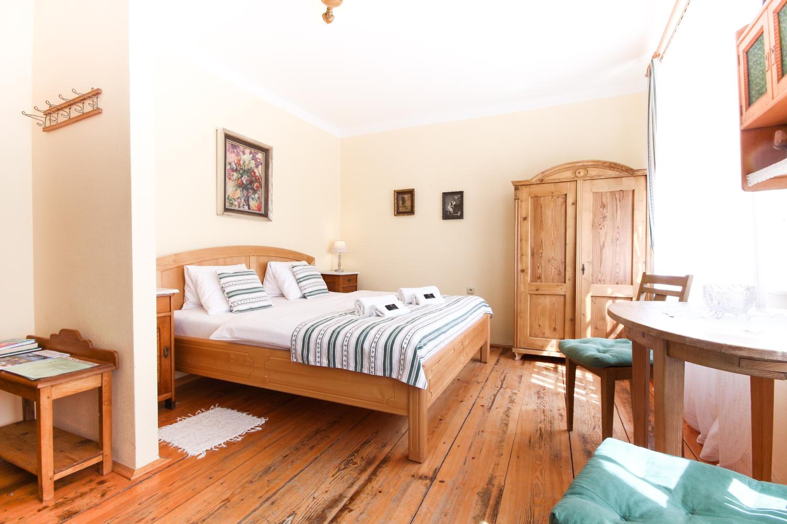 Double Room - Photo 8