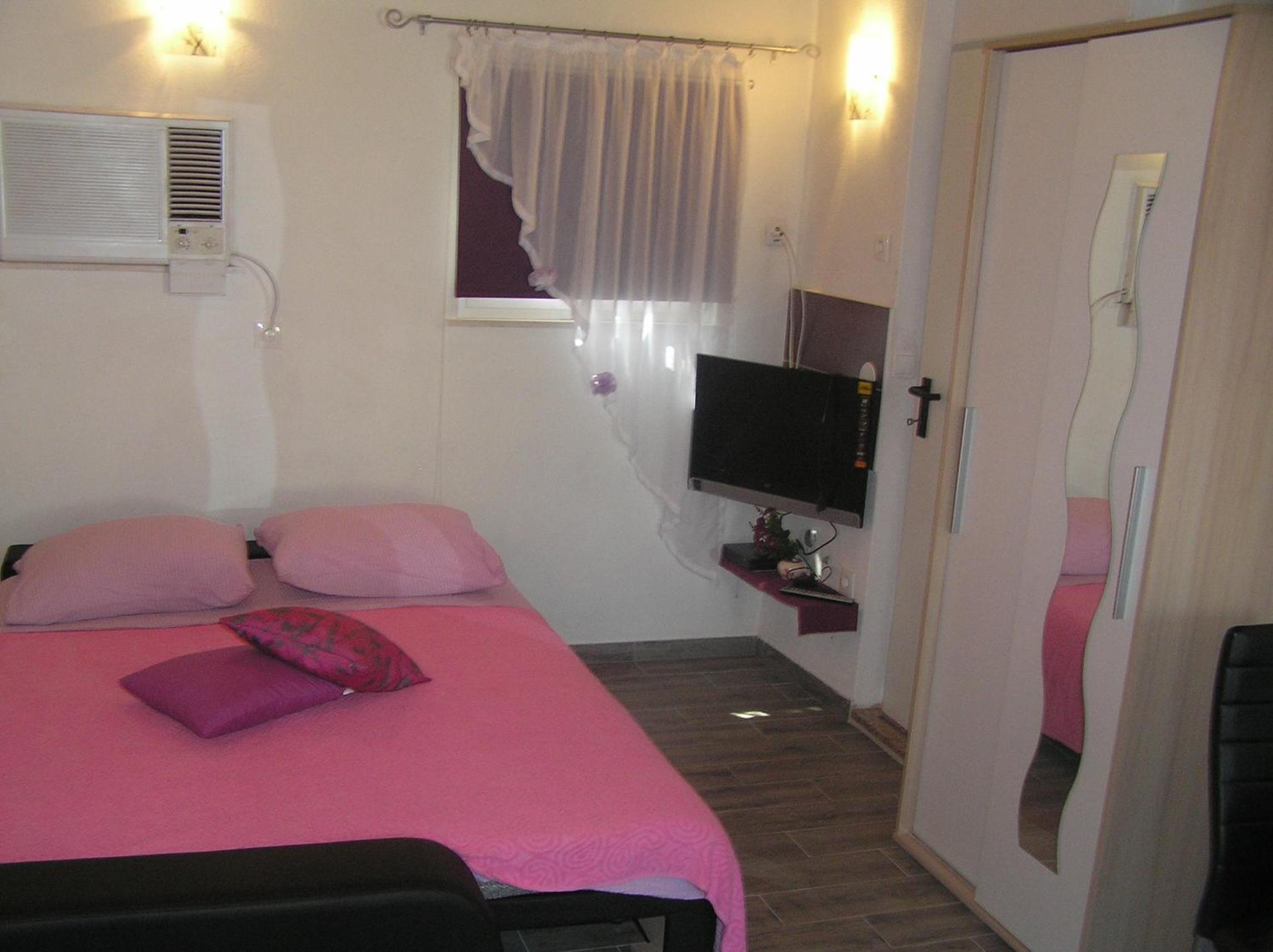 Studio Apartment photo 1