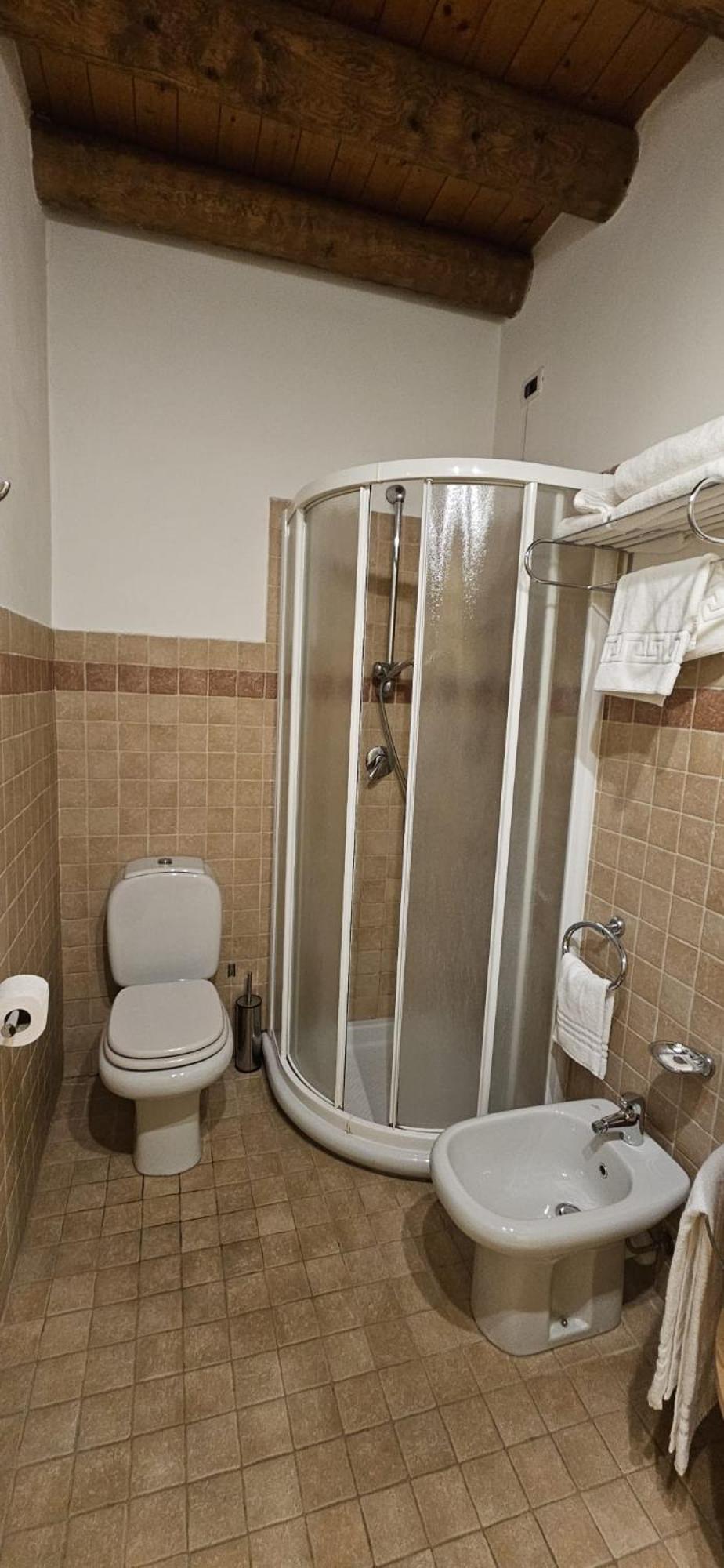 Twin Room with Private Bathroom photo 2