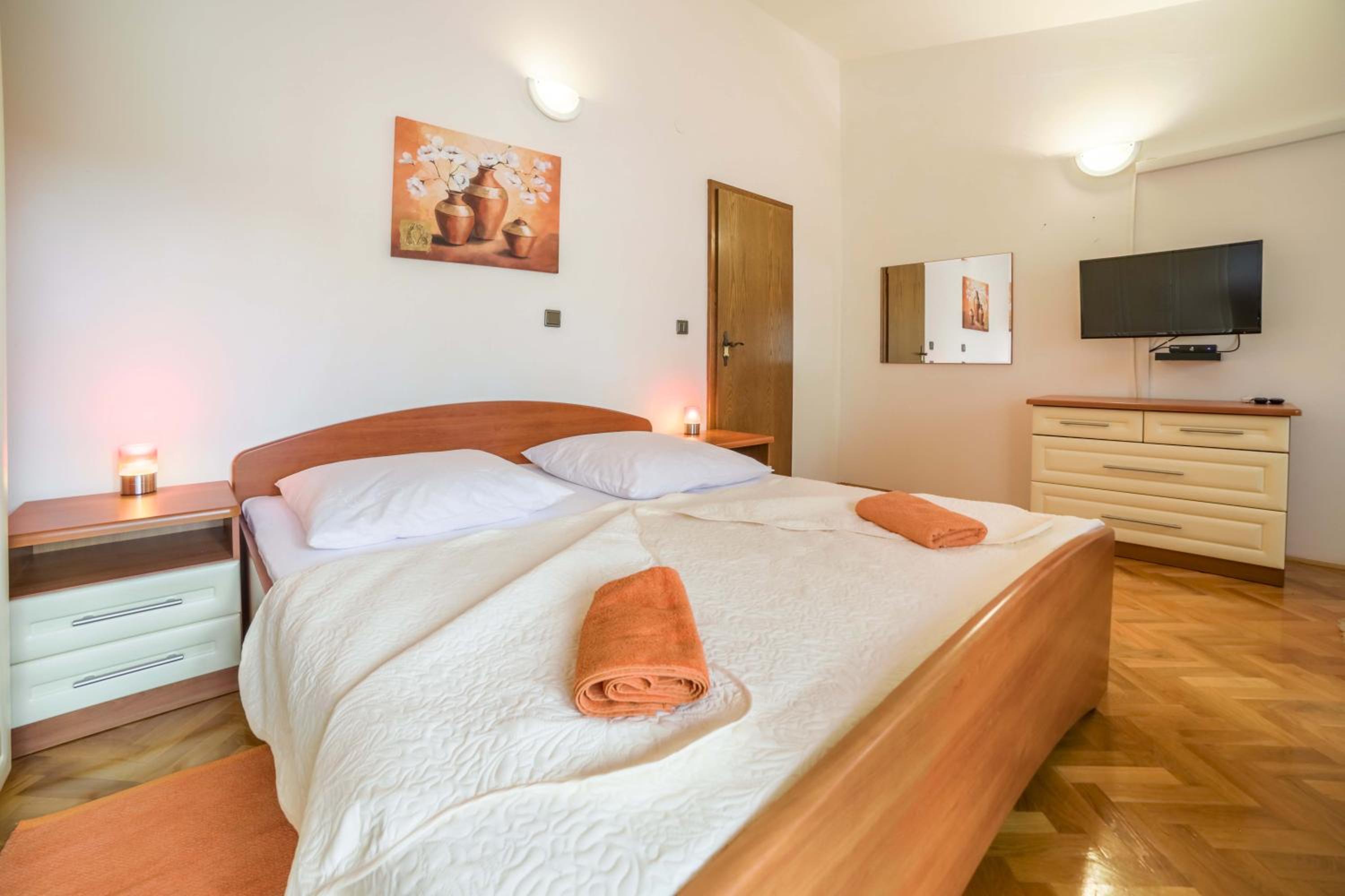 One-Bedroom Apartment with Balcony photo 1