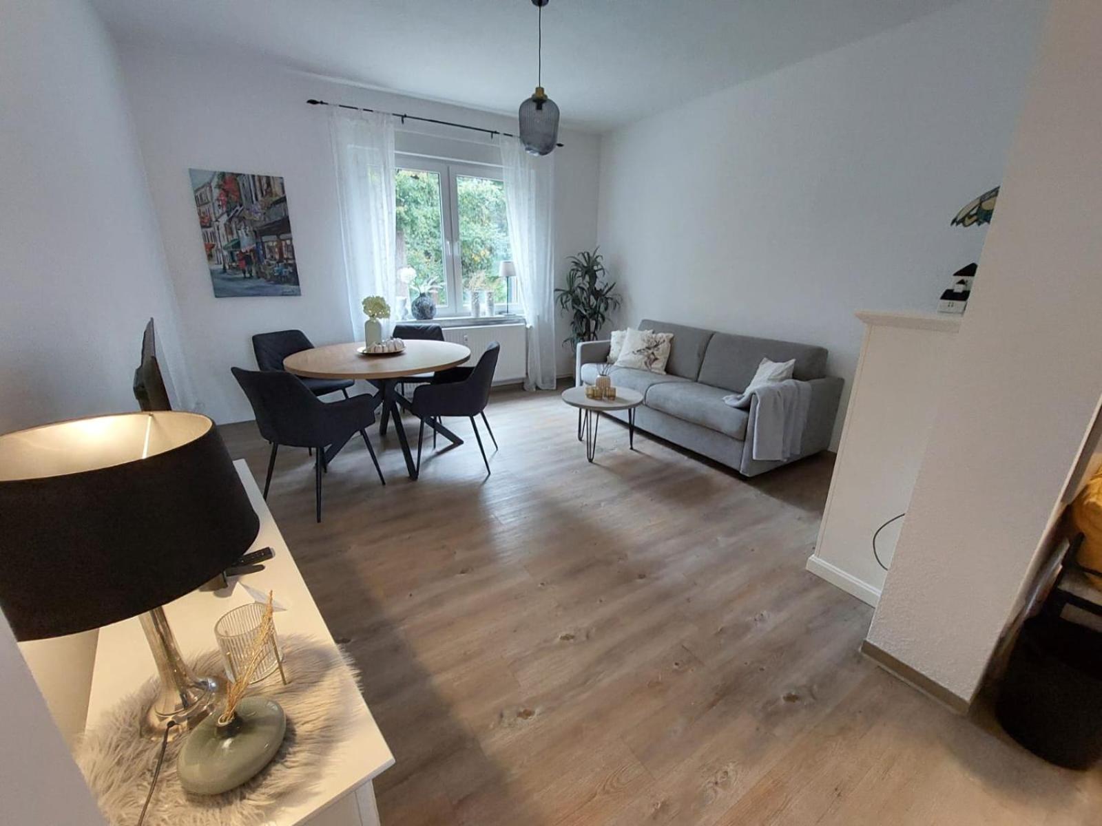 Apartment with Balcony photo 3