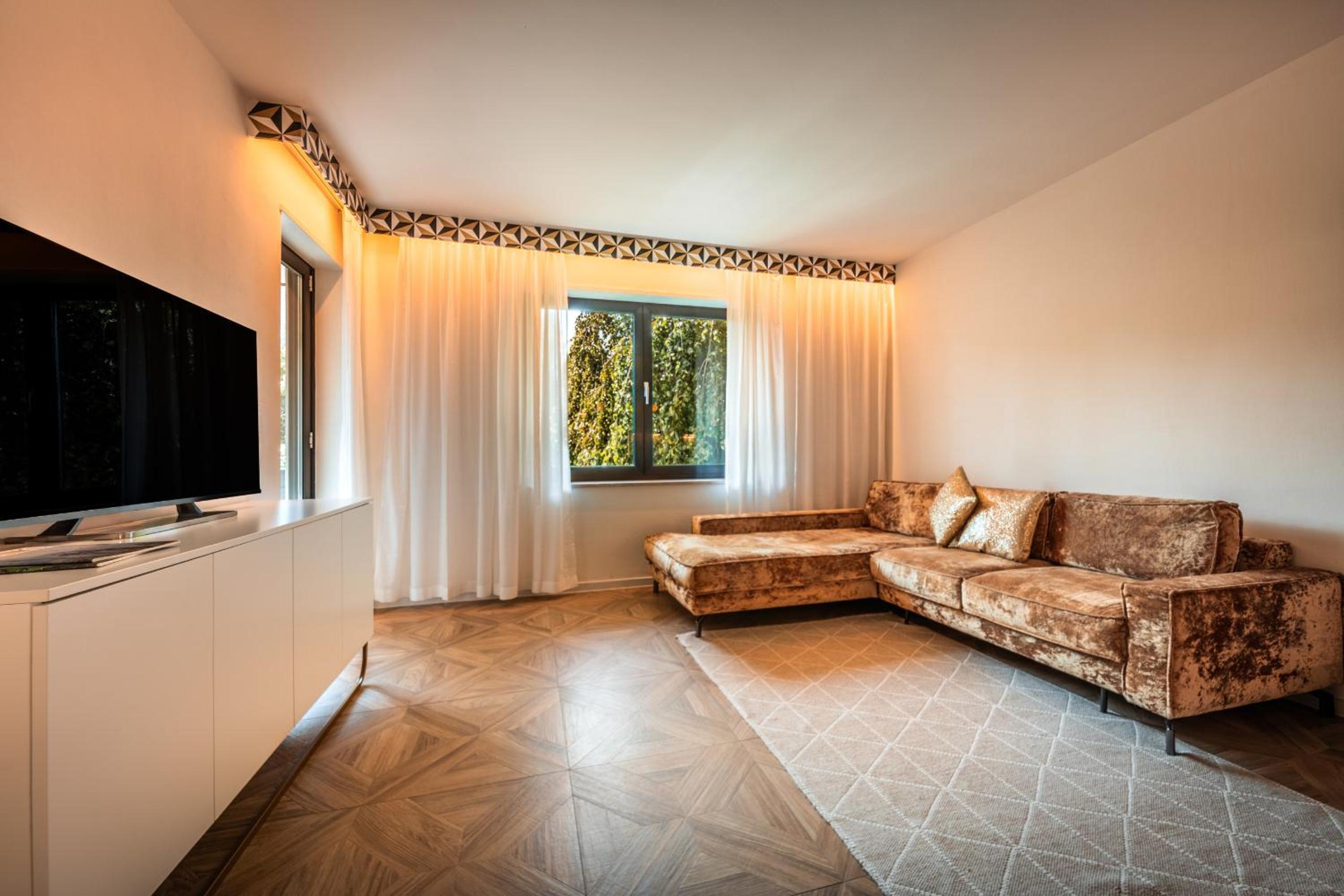 One-Bedroom Apartment with Terrace