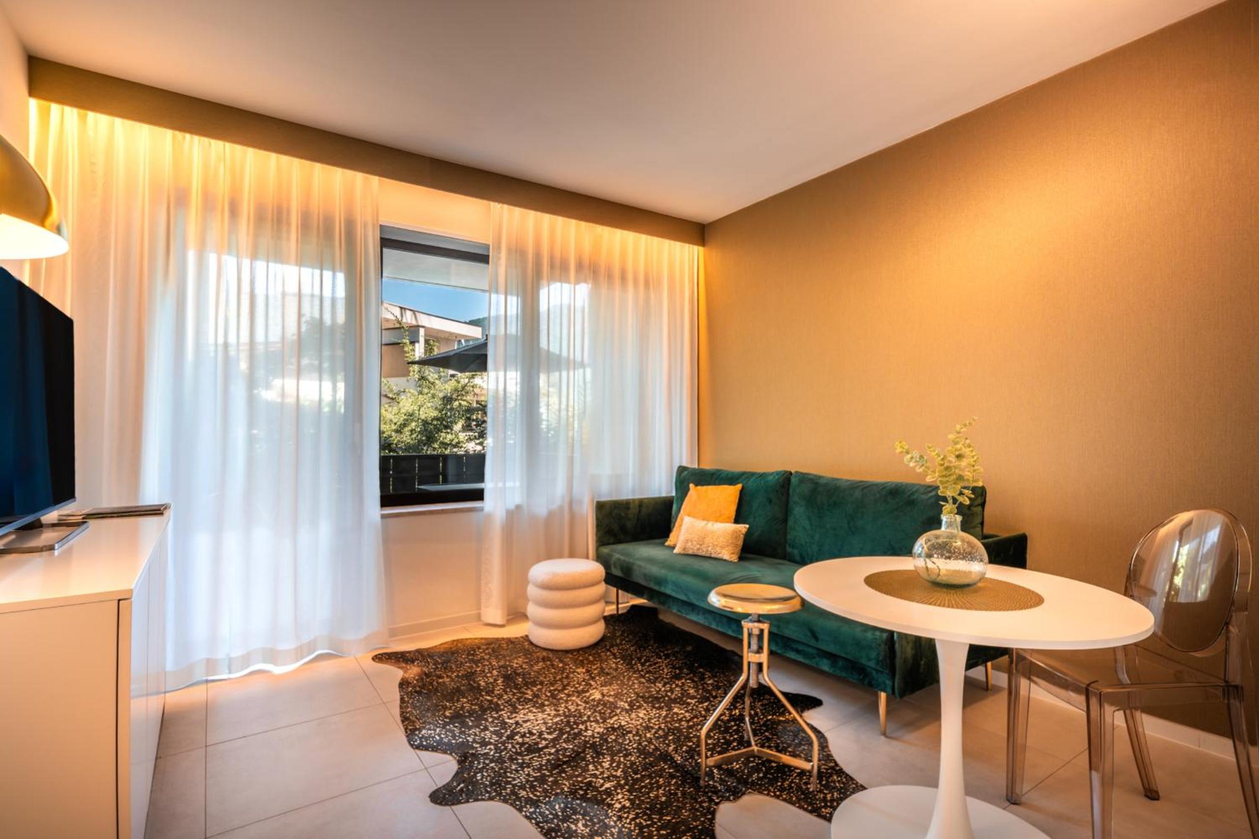 One-Bedroom Apartment with Balcony