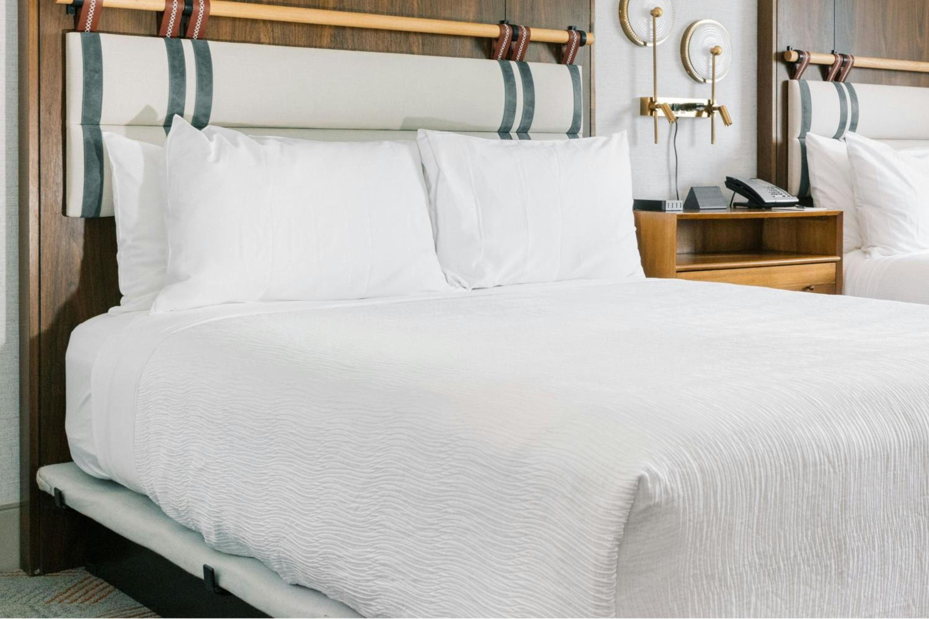 Queen Room with Two Queen Beds - Photo 9