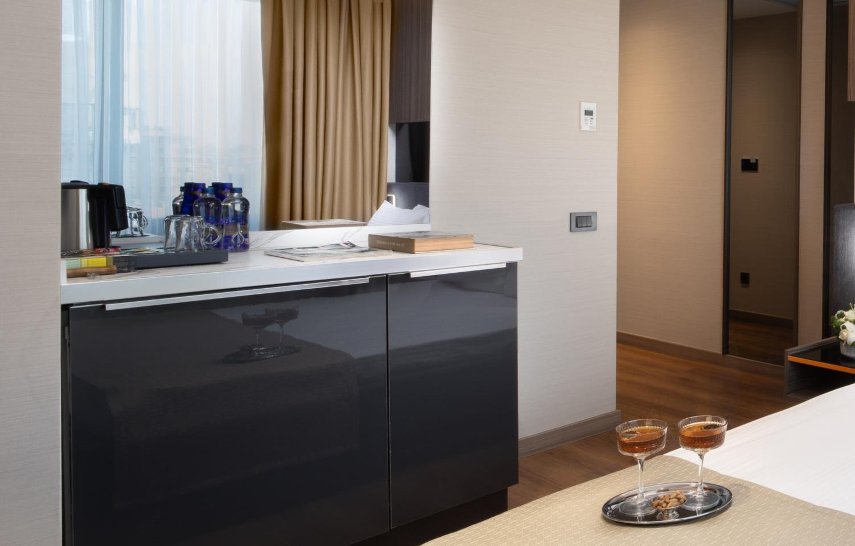 Deluxe Suite with Spa Bath photo 2