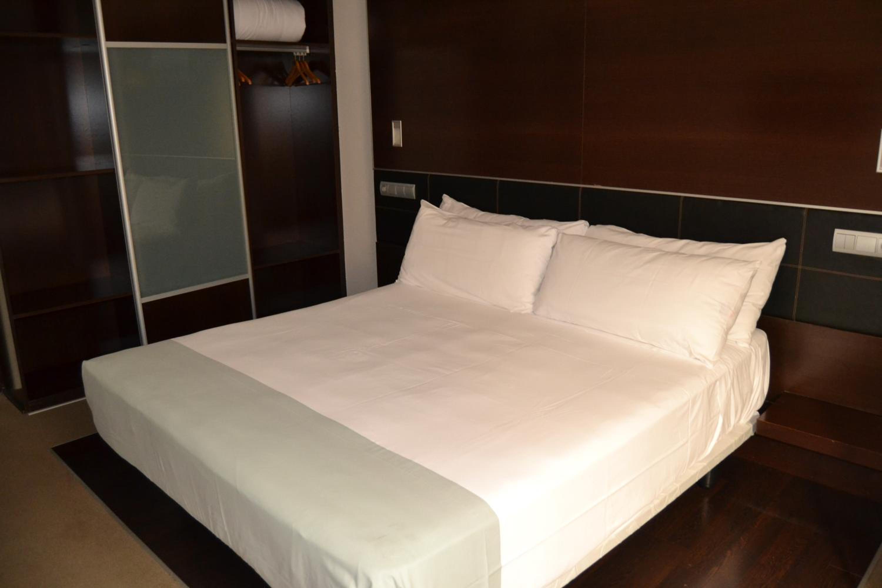Double Room (1 Adult) - Photo 1