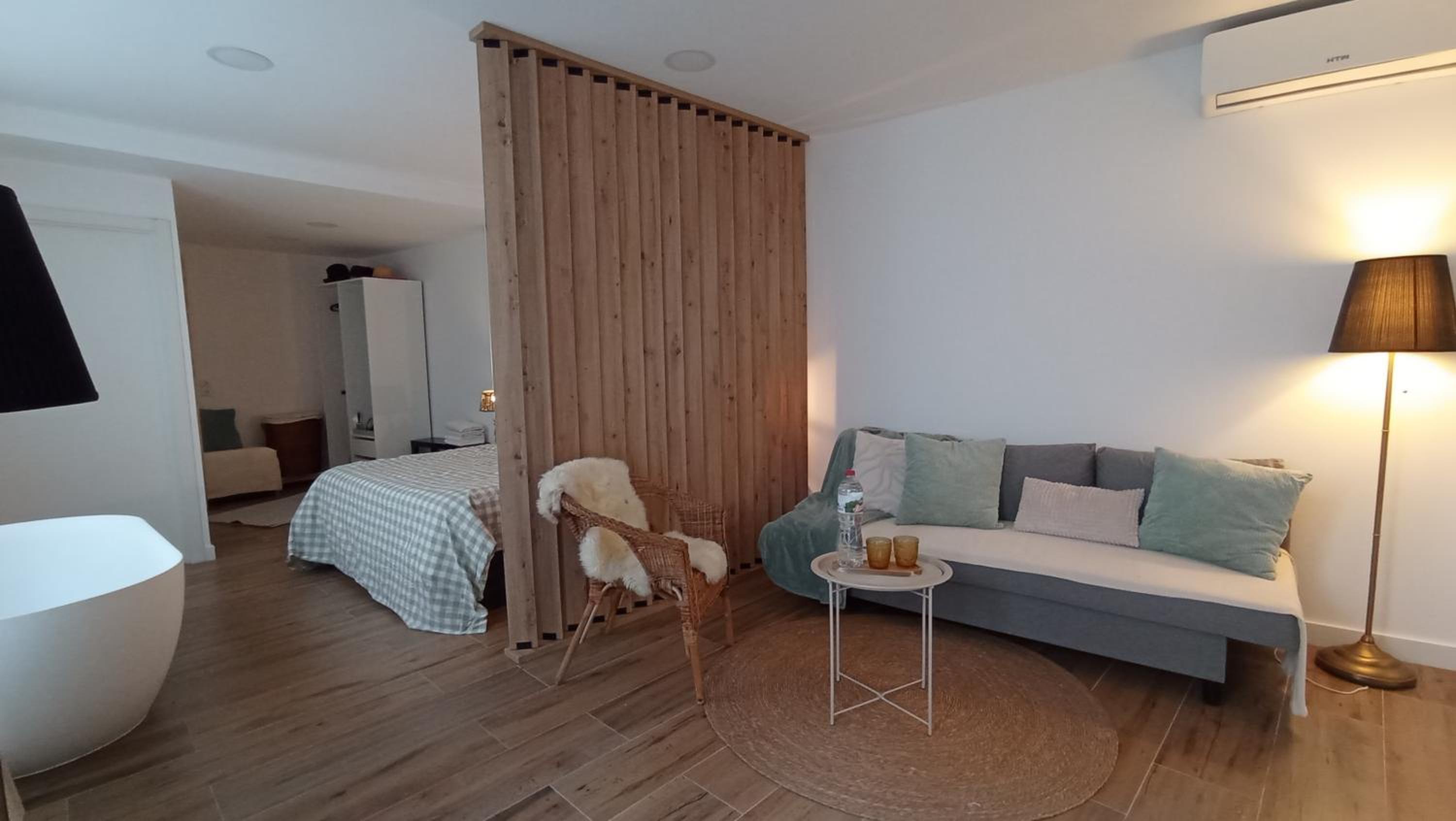 One-bedroom Loft Apartment  photo 2