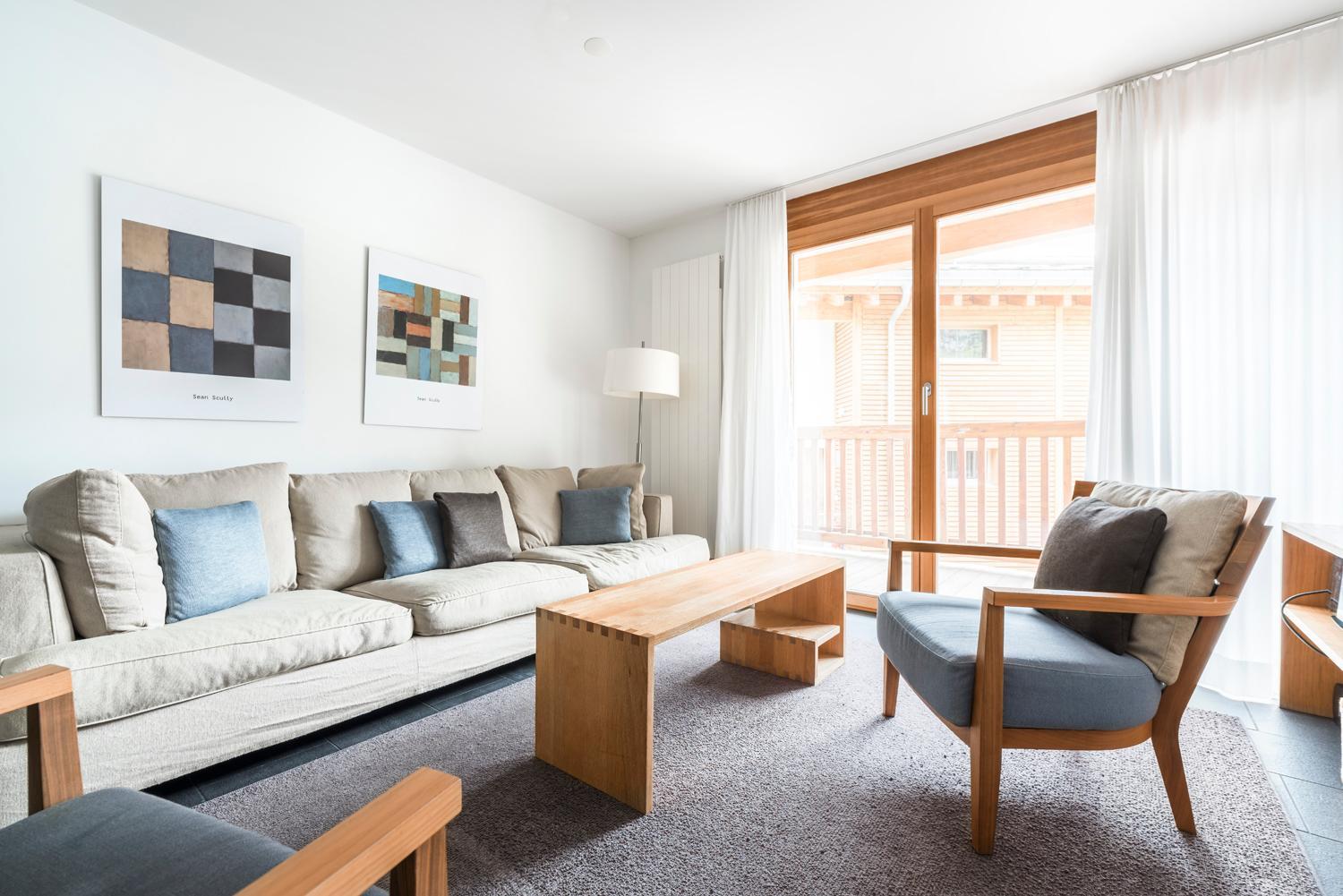 Three-Bedroom Apartment Aroleid