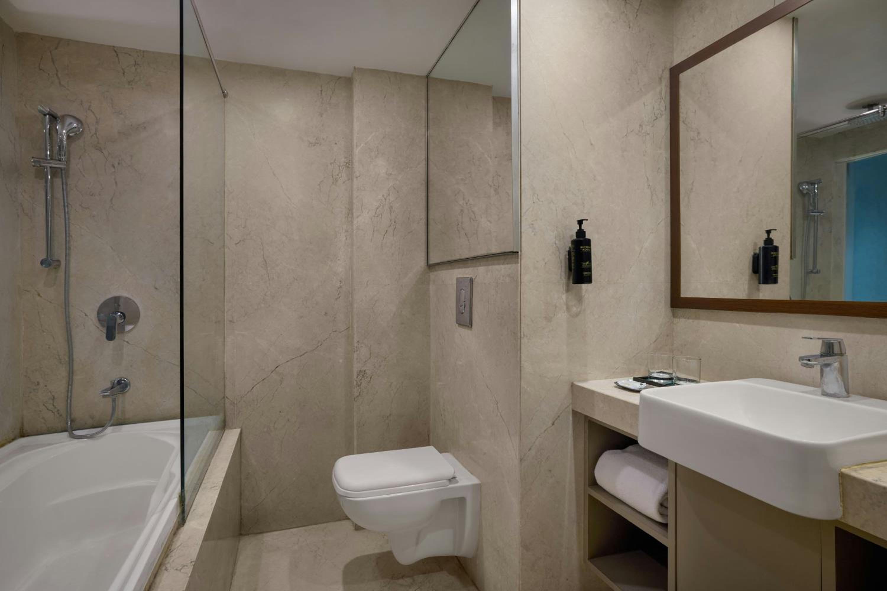 Fern Classic King Room with City View photo 2