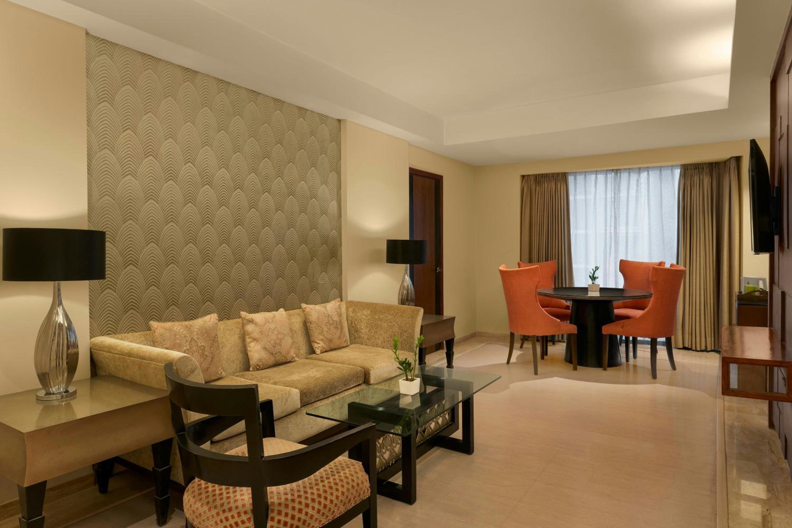 Hazel King Suite with City View