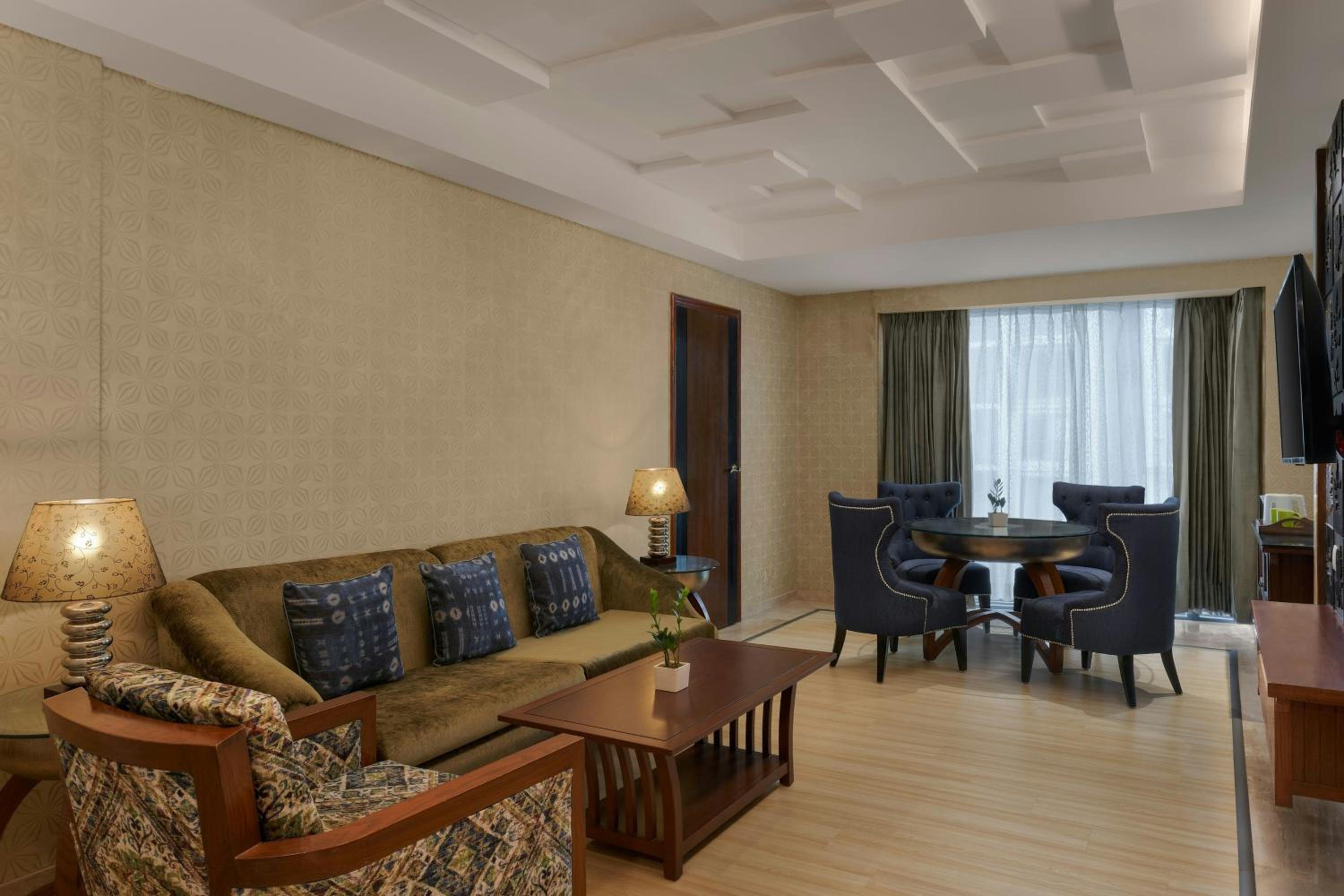 Fern Classic King Suite with City View