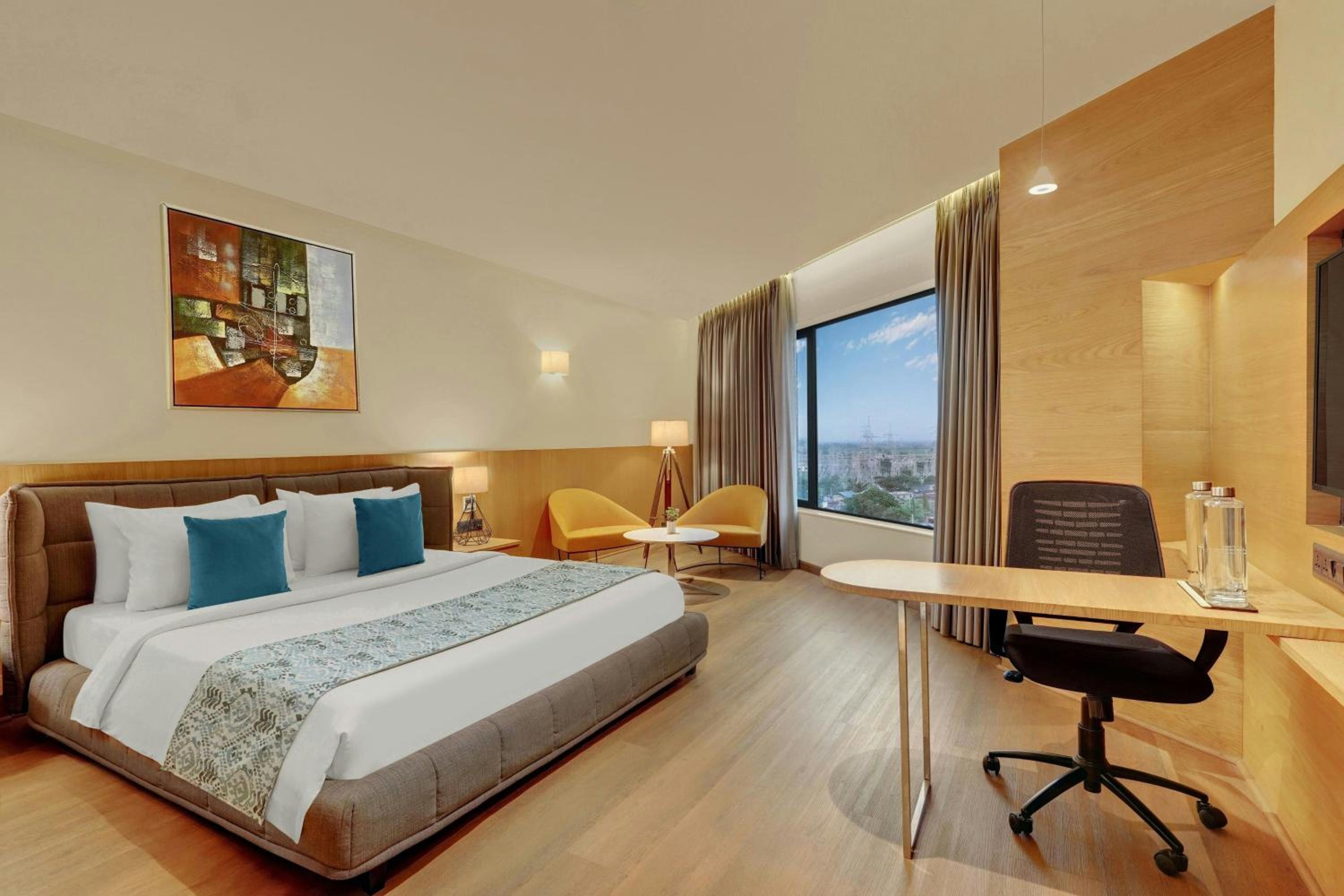 Hazel King Suite with Courtyard View - Photo 2