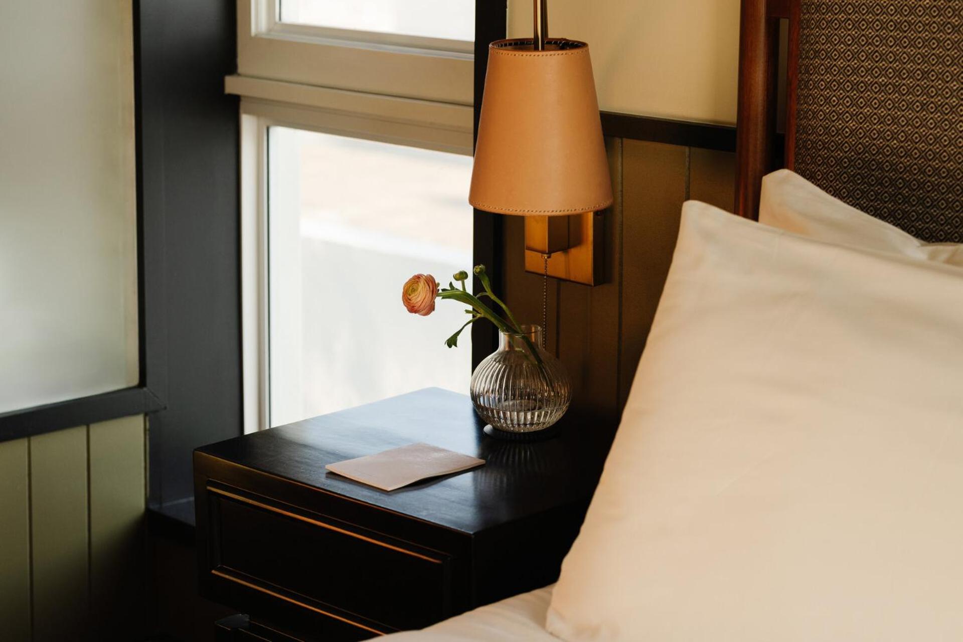 King Room with Roll-in Shower - Mobility Access/Non-Smoking