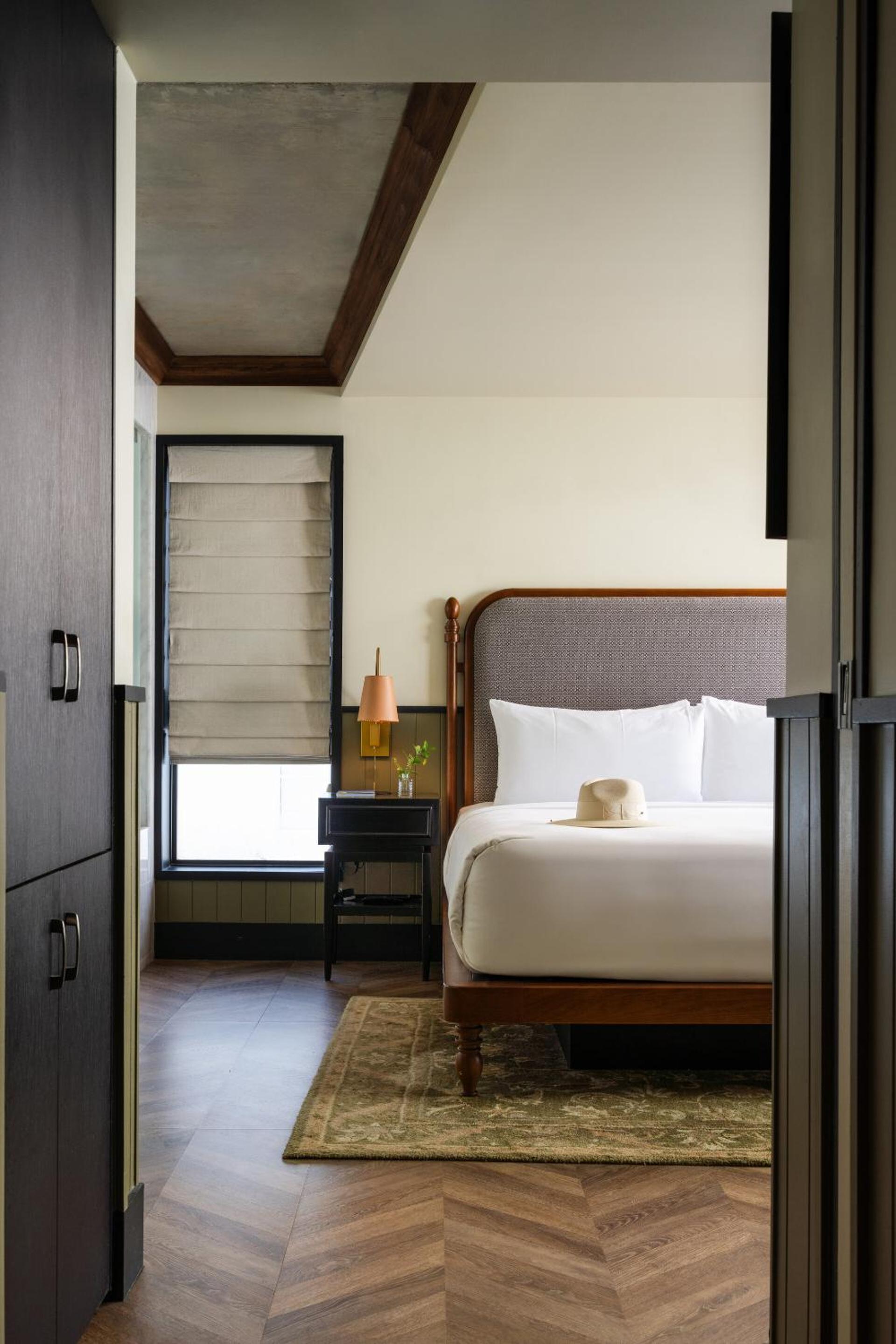 One-Bedroom King Suite - Non-Smoking