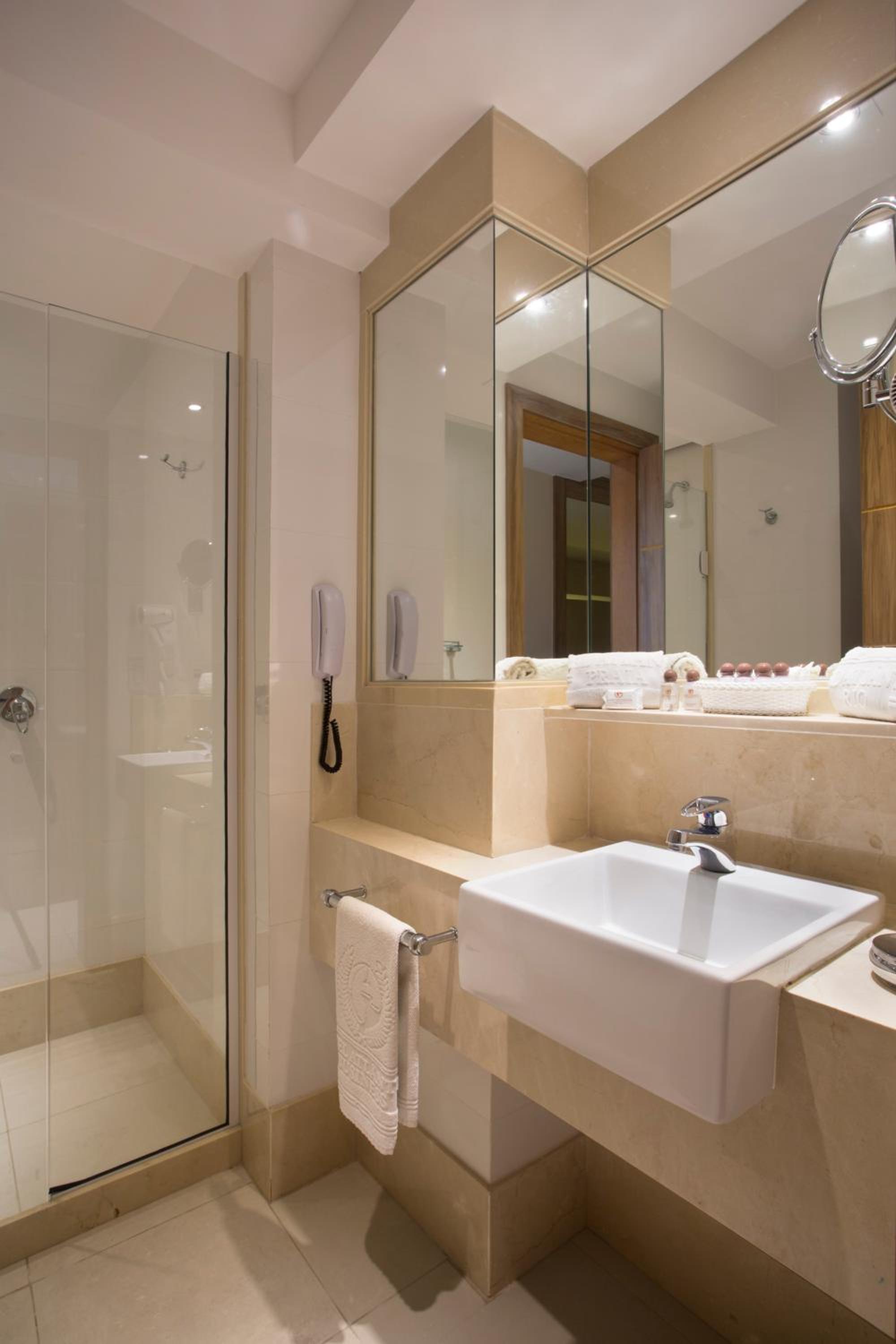 Standard Triple Room - Photo 3