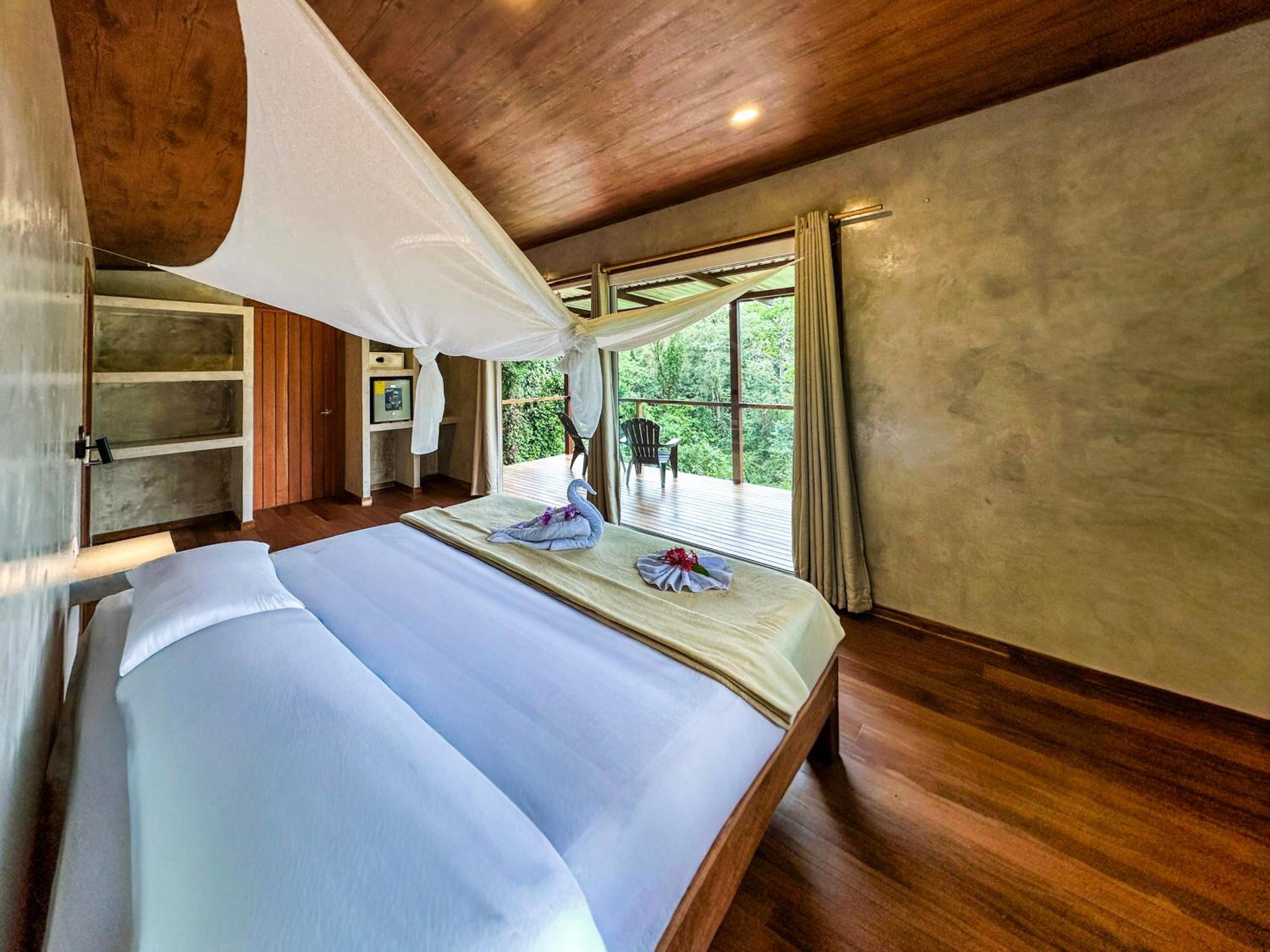 Deluxe Double Room with Balcony photo 2