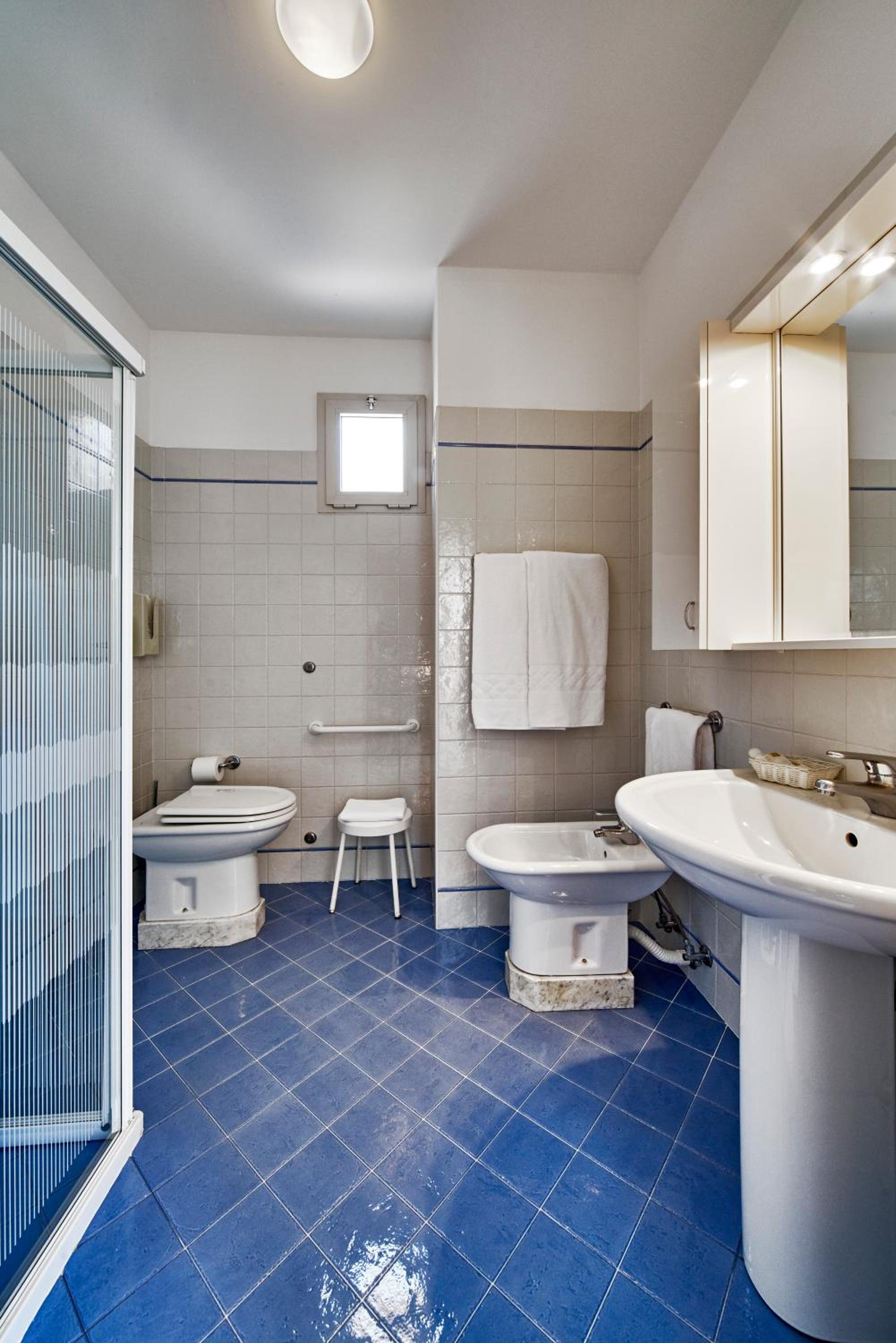 Double Room with Balcony - Photo 2