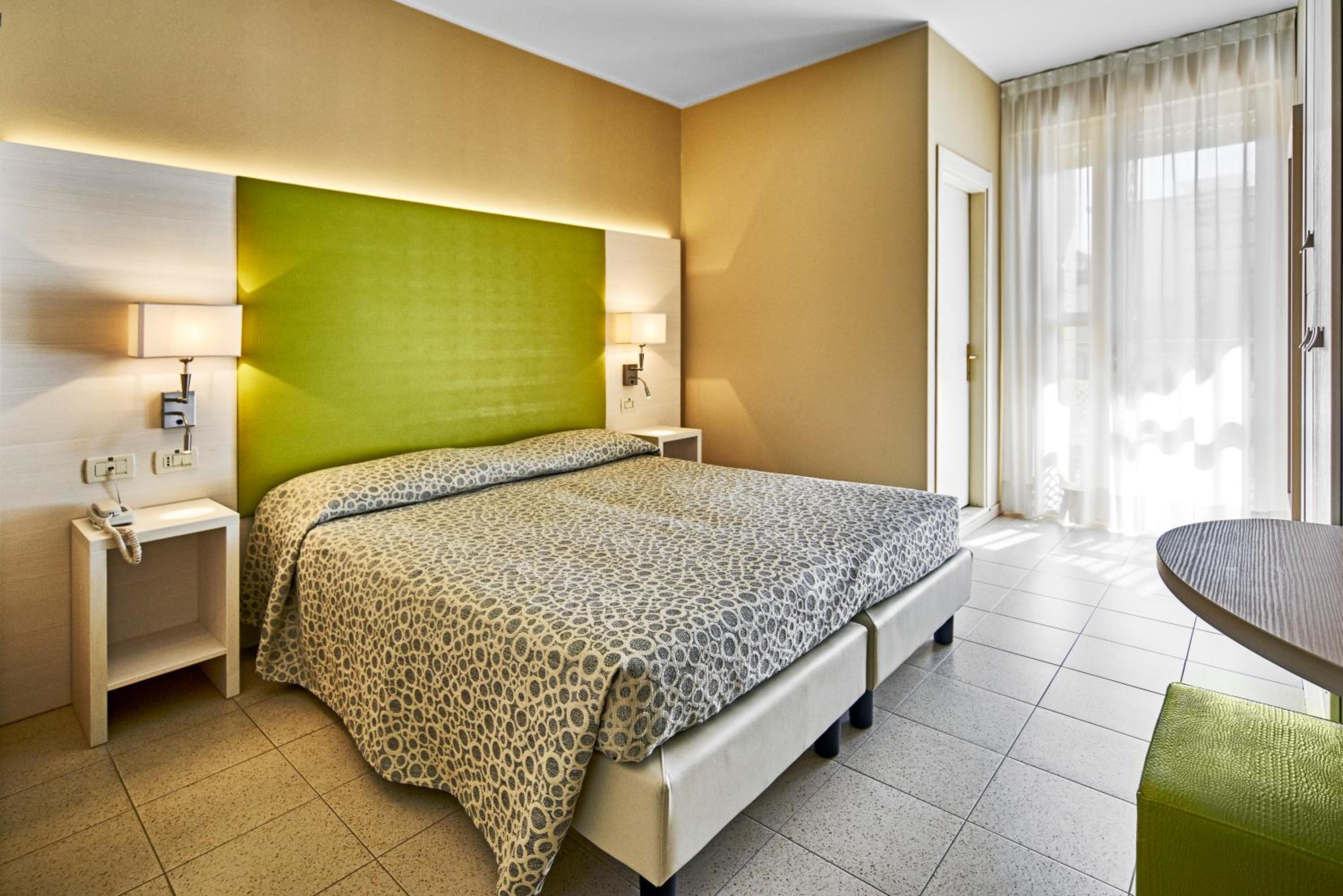 Double Room with Balcony - Photo 1