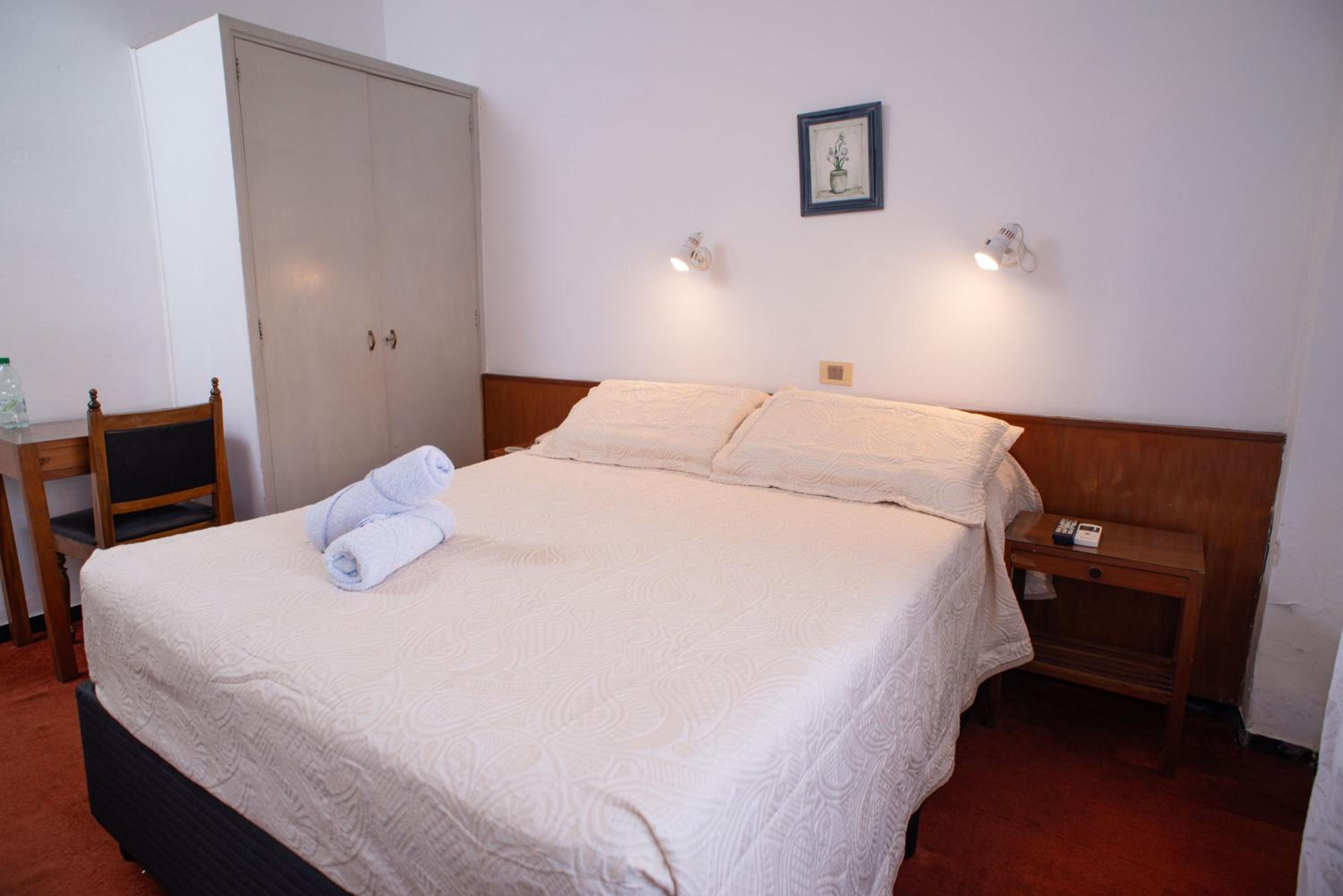 Standard Double or Twin Room photo 2