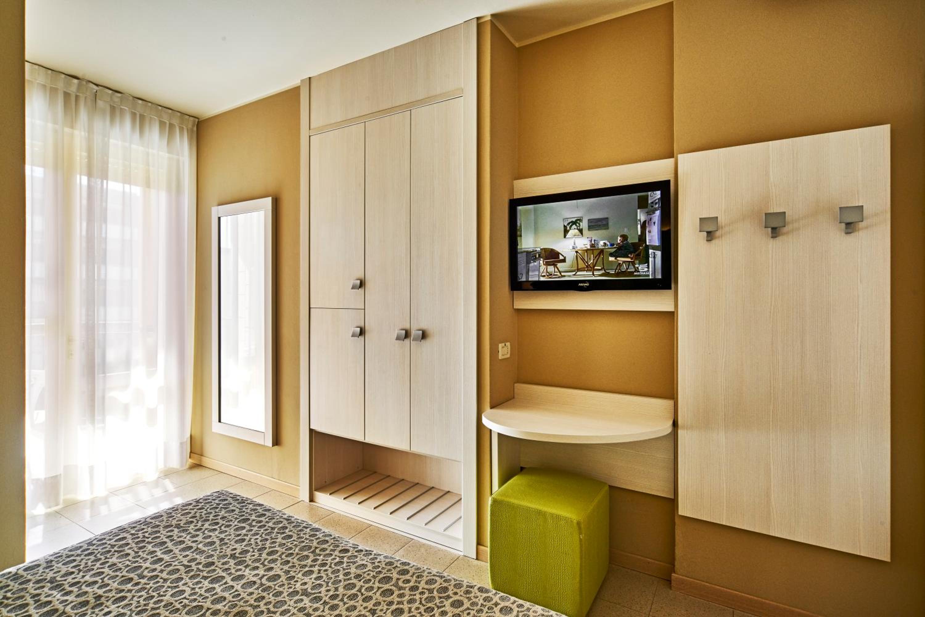 Double Room with Balcony - Photo 6