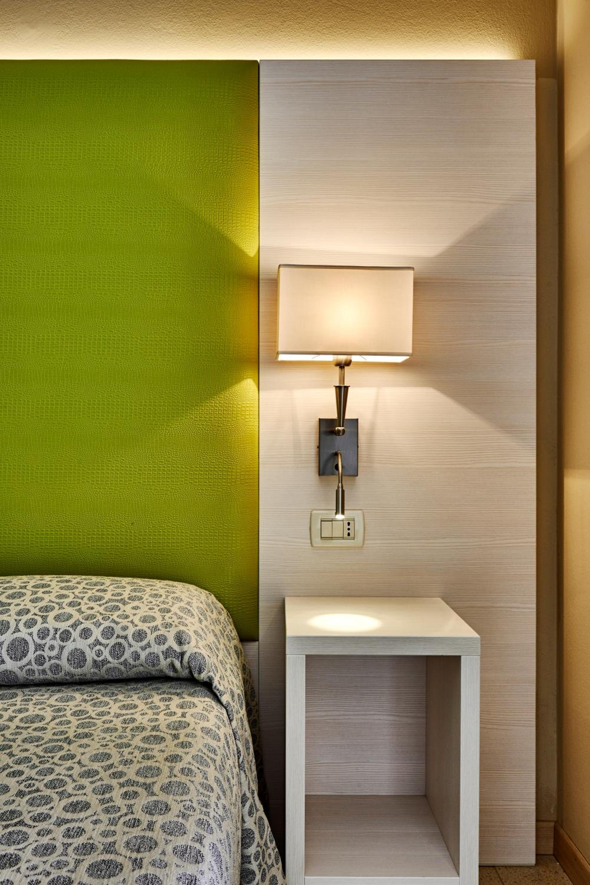Double Room with Balcony - Photo 4