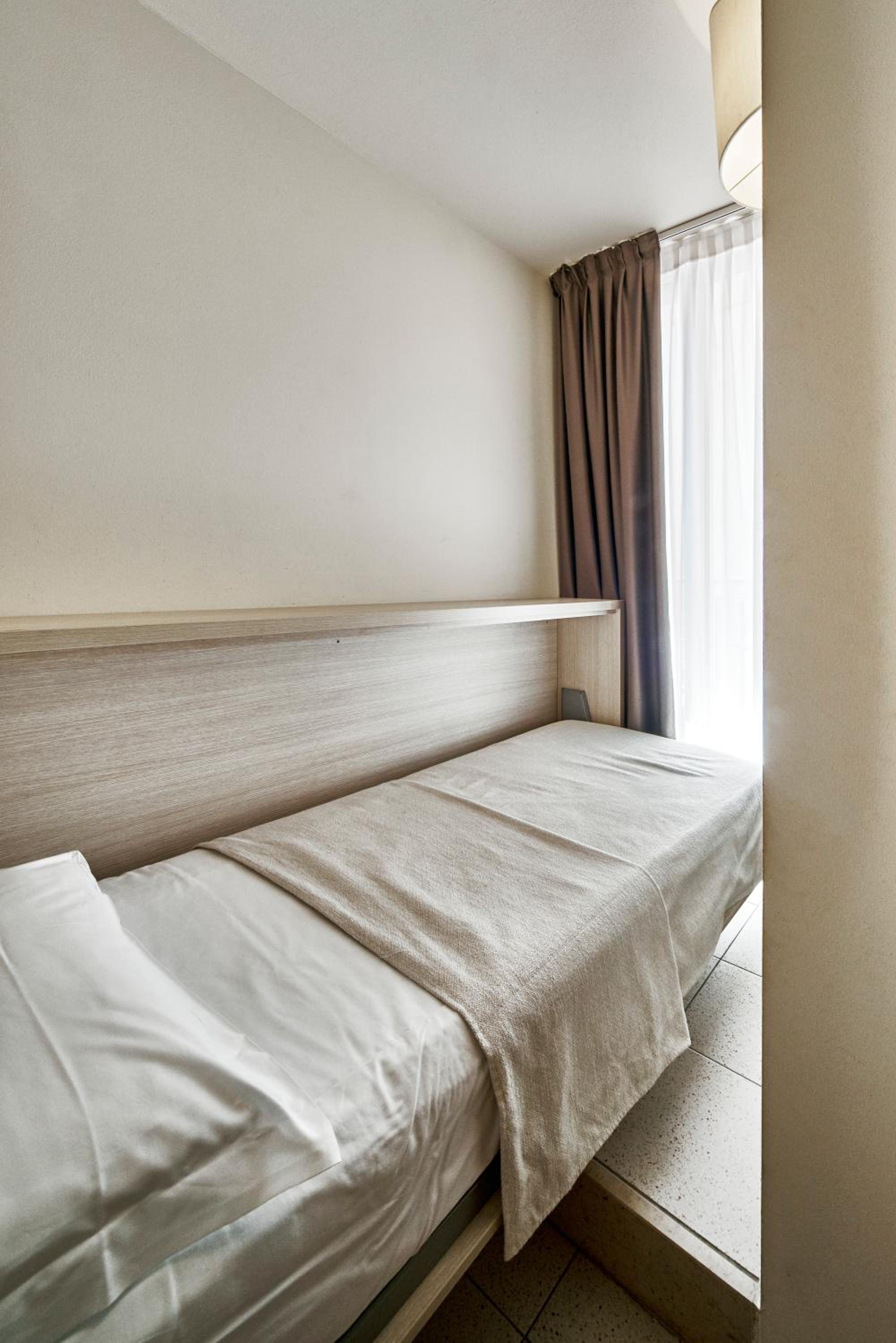Triple Room with Balcony - Photo 8