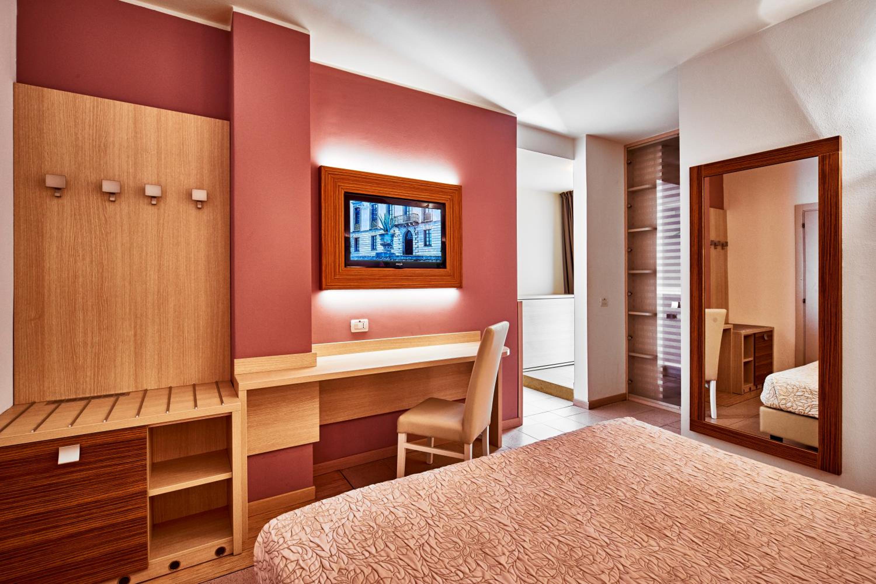 Double Room with Balcony - Photo 7