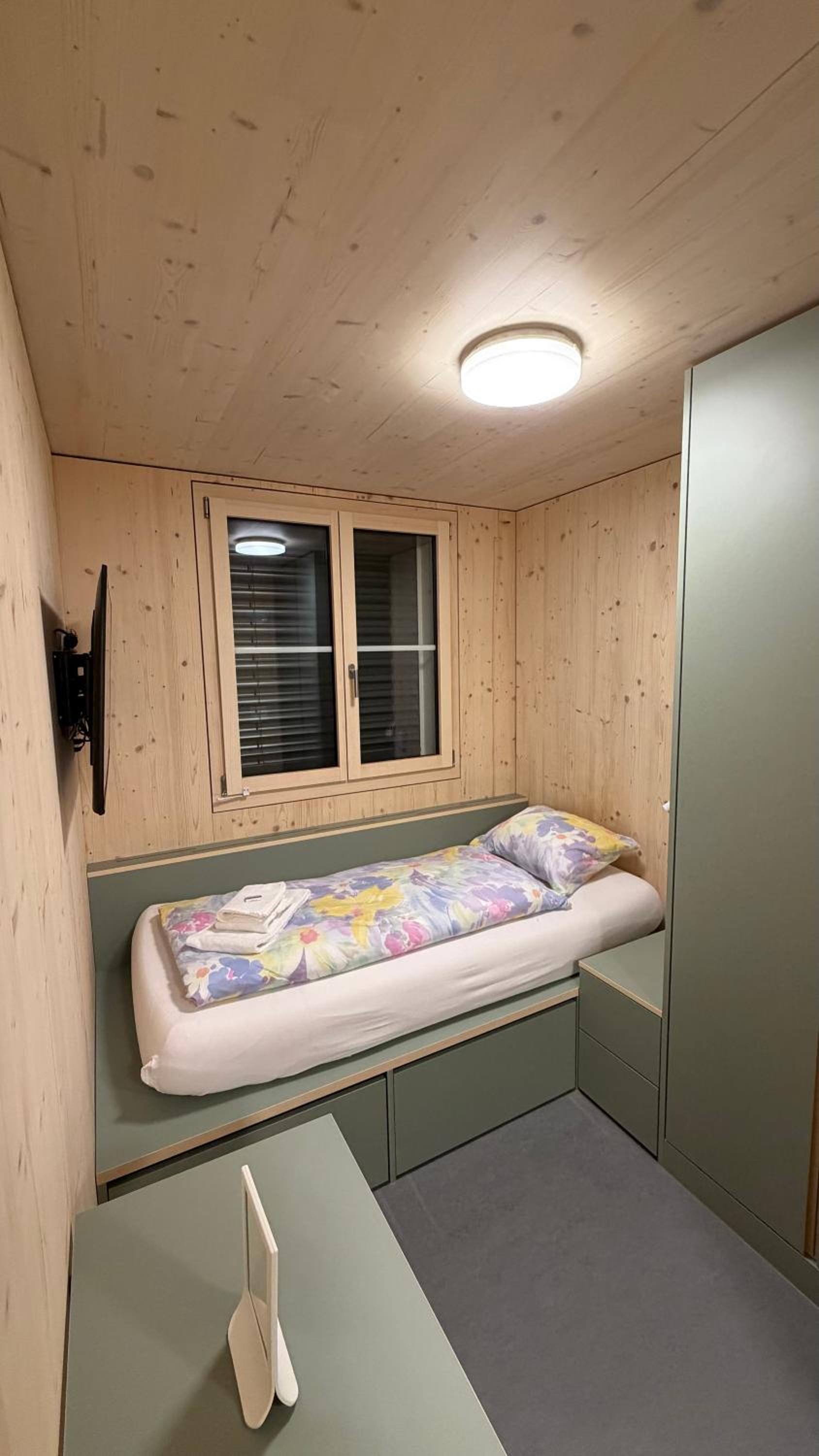 Single Room with Private Bathroom photo 2