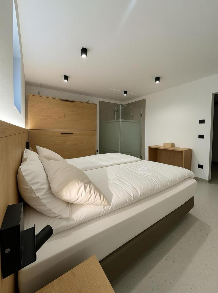 Double or Twin Room with Shower