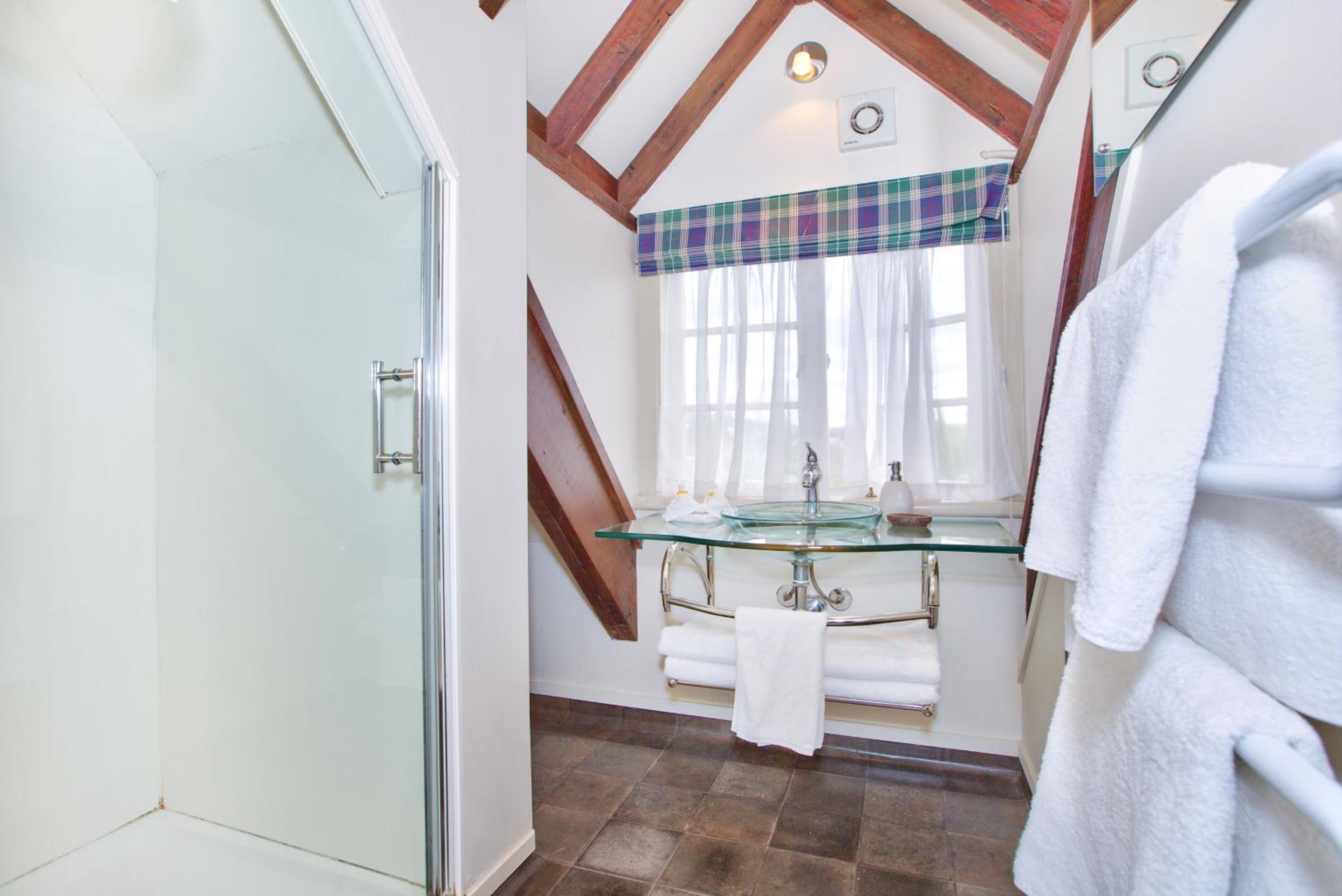 One-Bedroom Family Suite - Photo 4