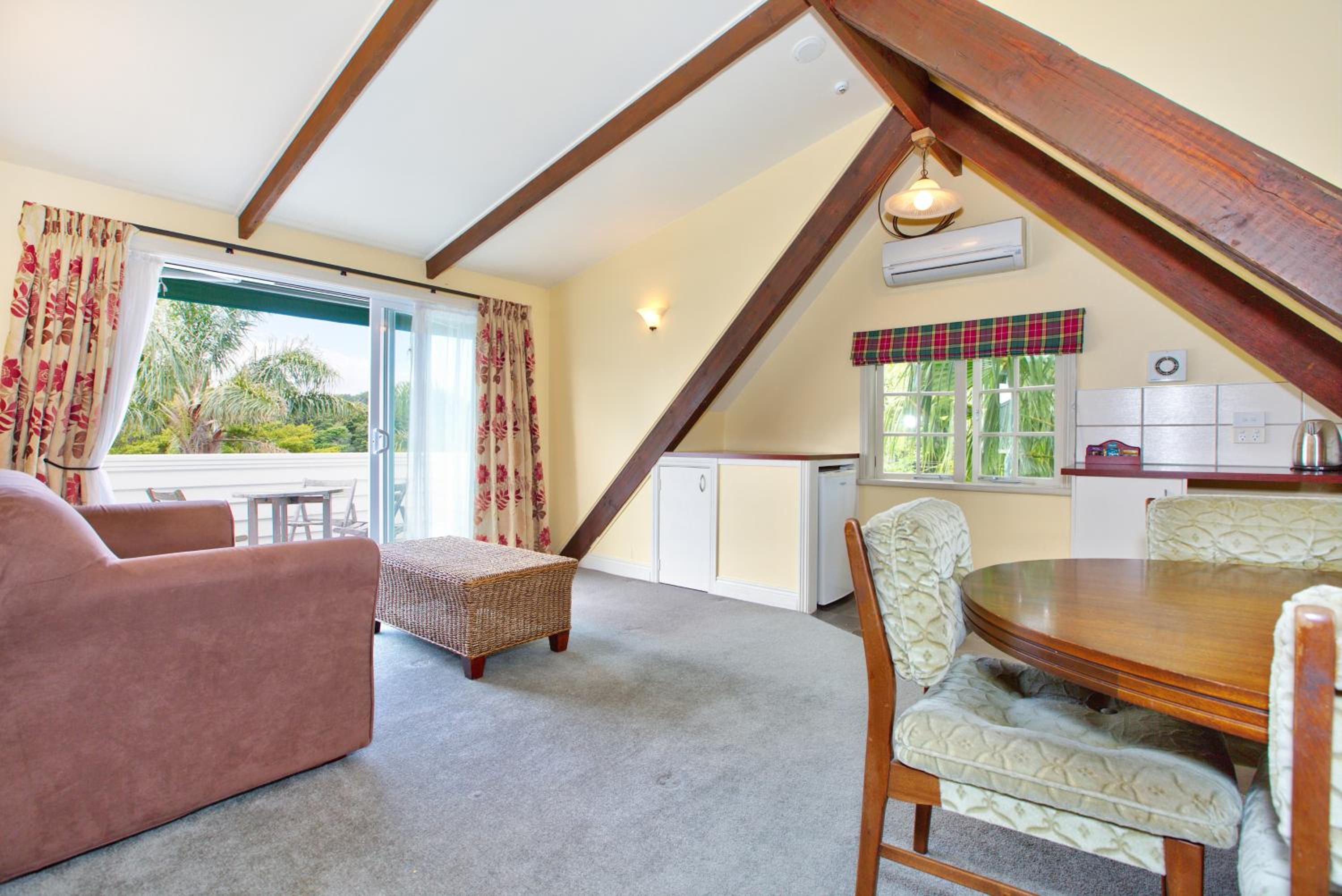 One-Bedroom Family Suite - Photo 3