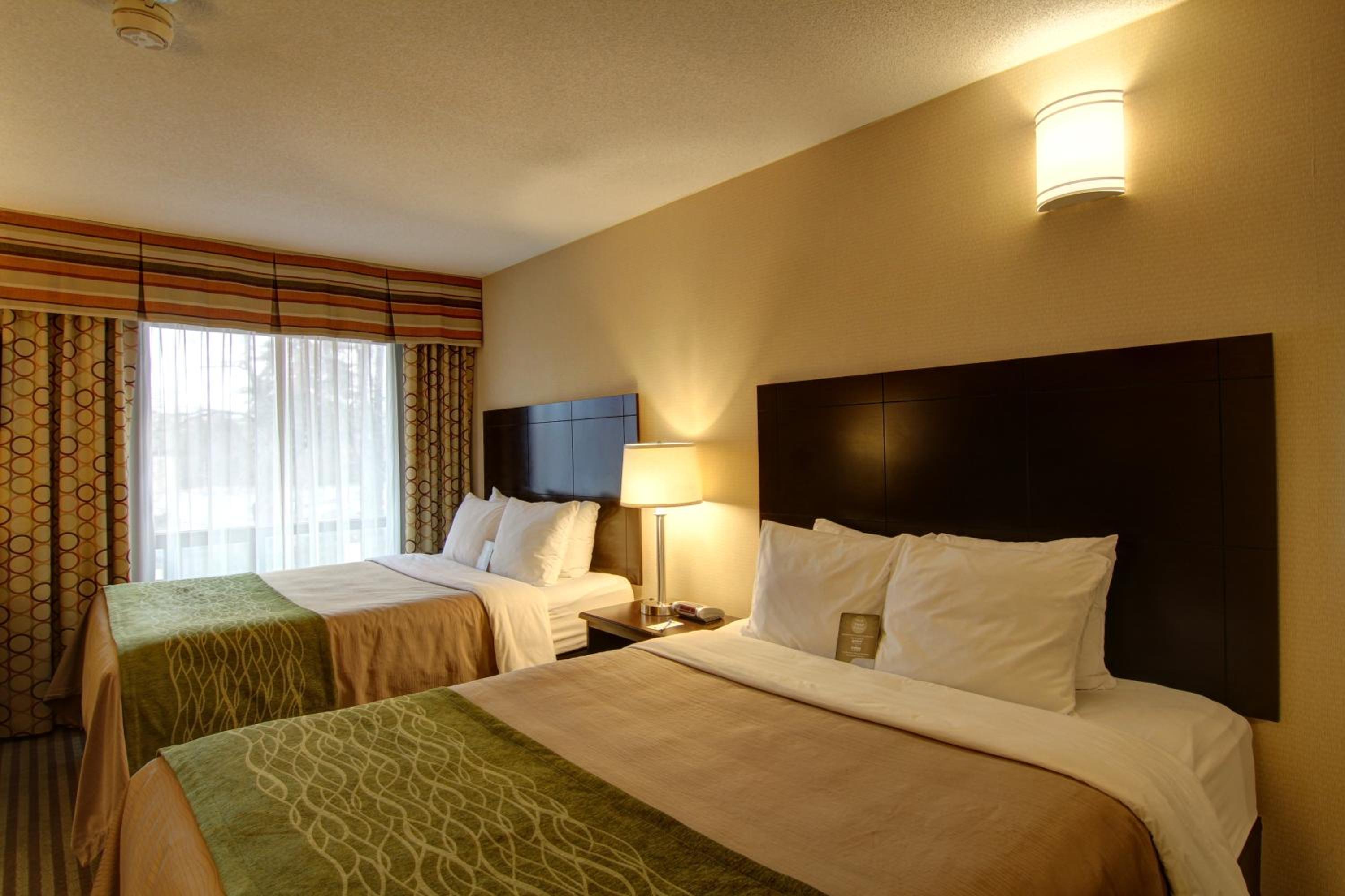 Queen Room with Two Queen Beds - Non-Smoking - Photo 2