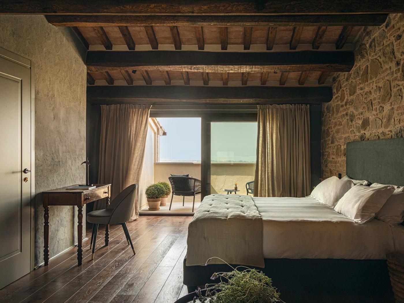 Suite with Lake View