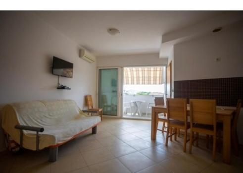 One-Bedroom Apartment with Balcony photo 2