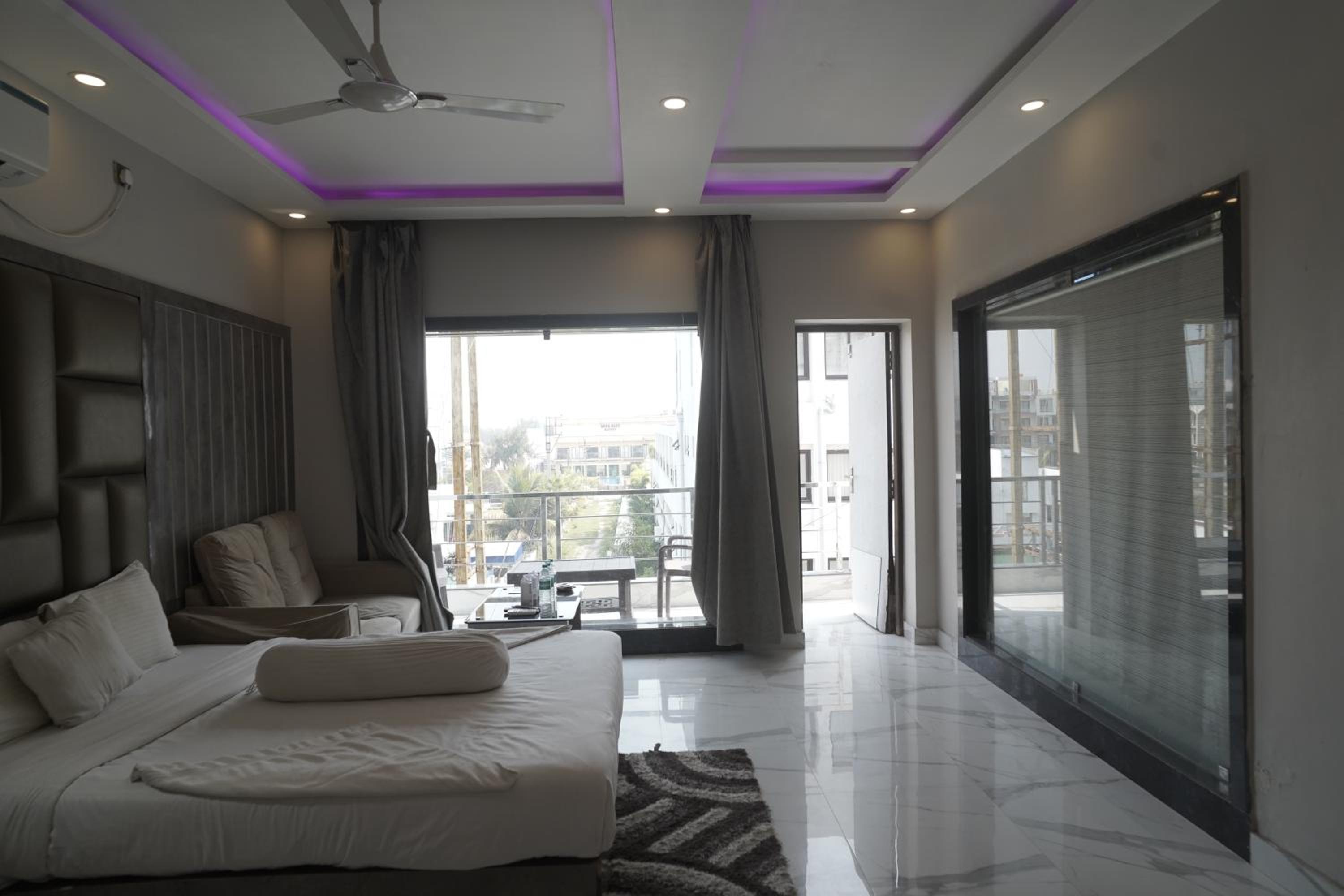 Double Room with Balcony photo 3