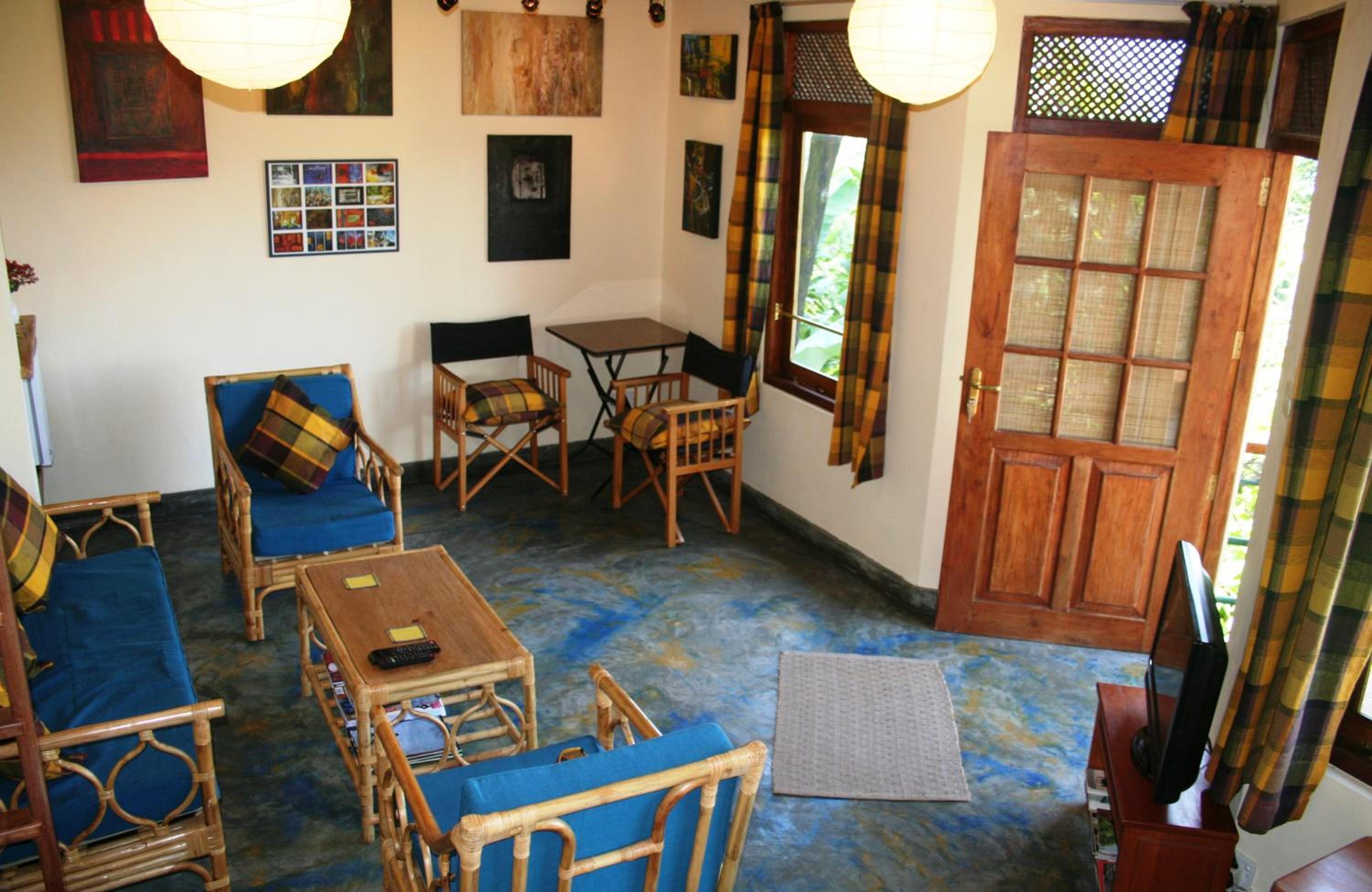 Family Room with Balcony photo 3