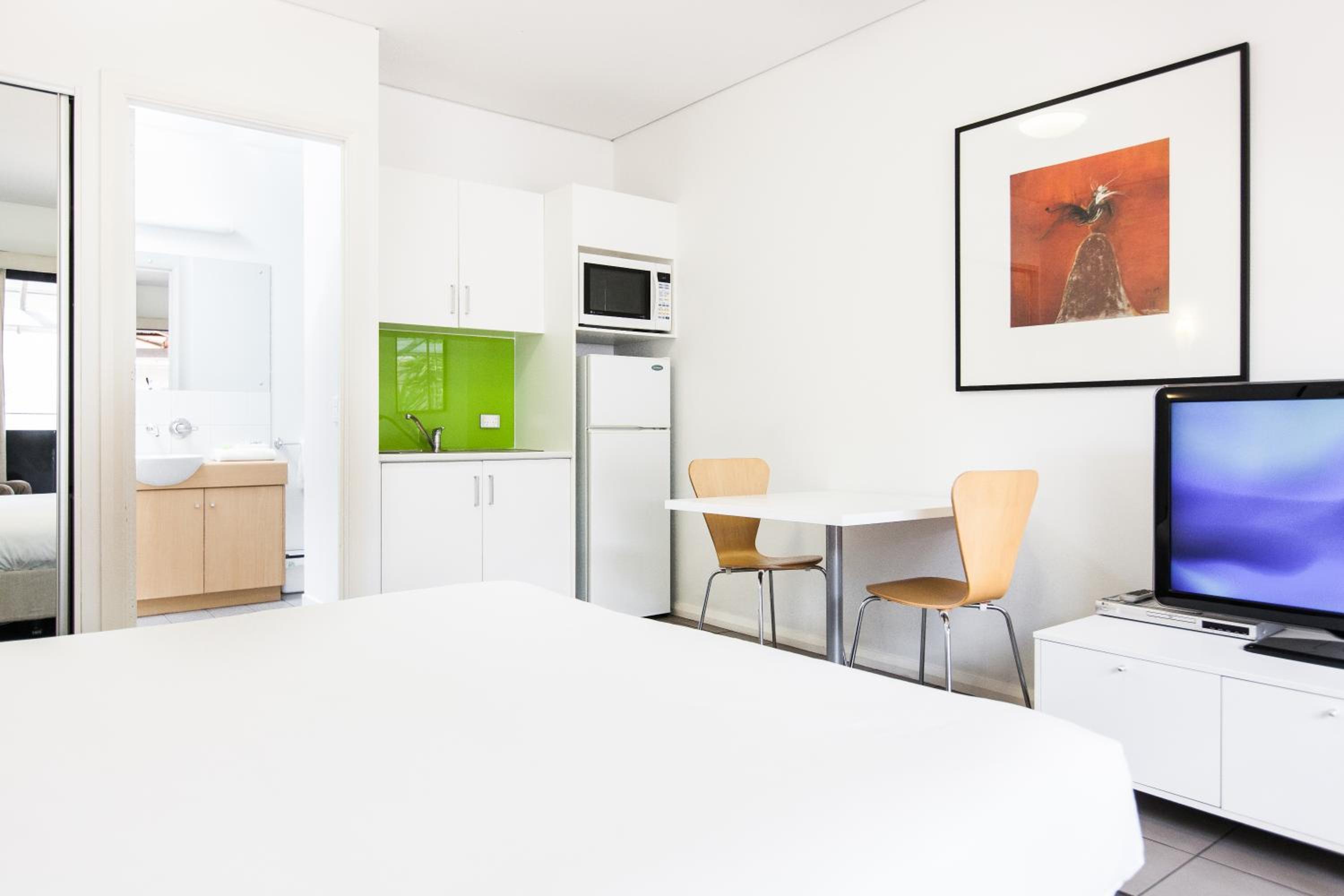 Executive Studio Apartment - Photo 5