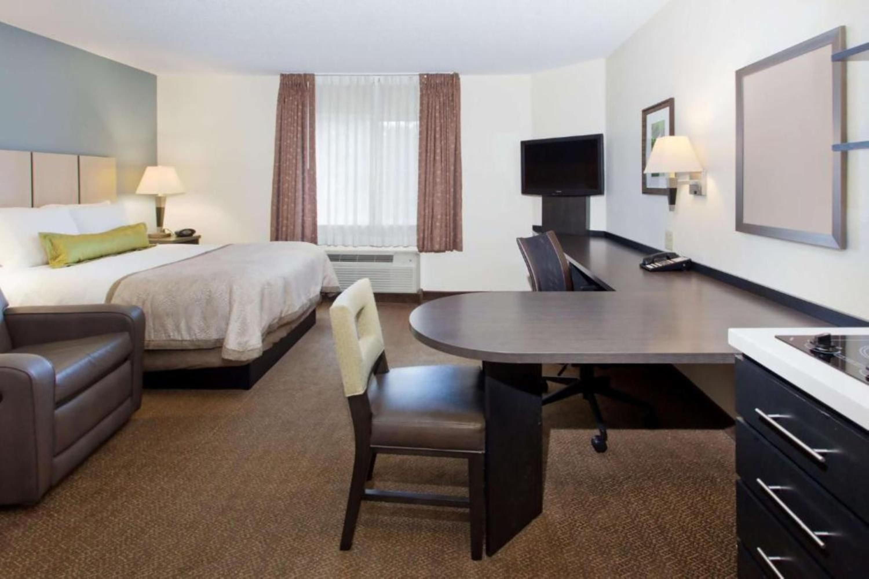 Queen Studio Suite photo 3