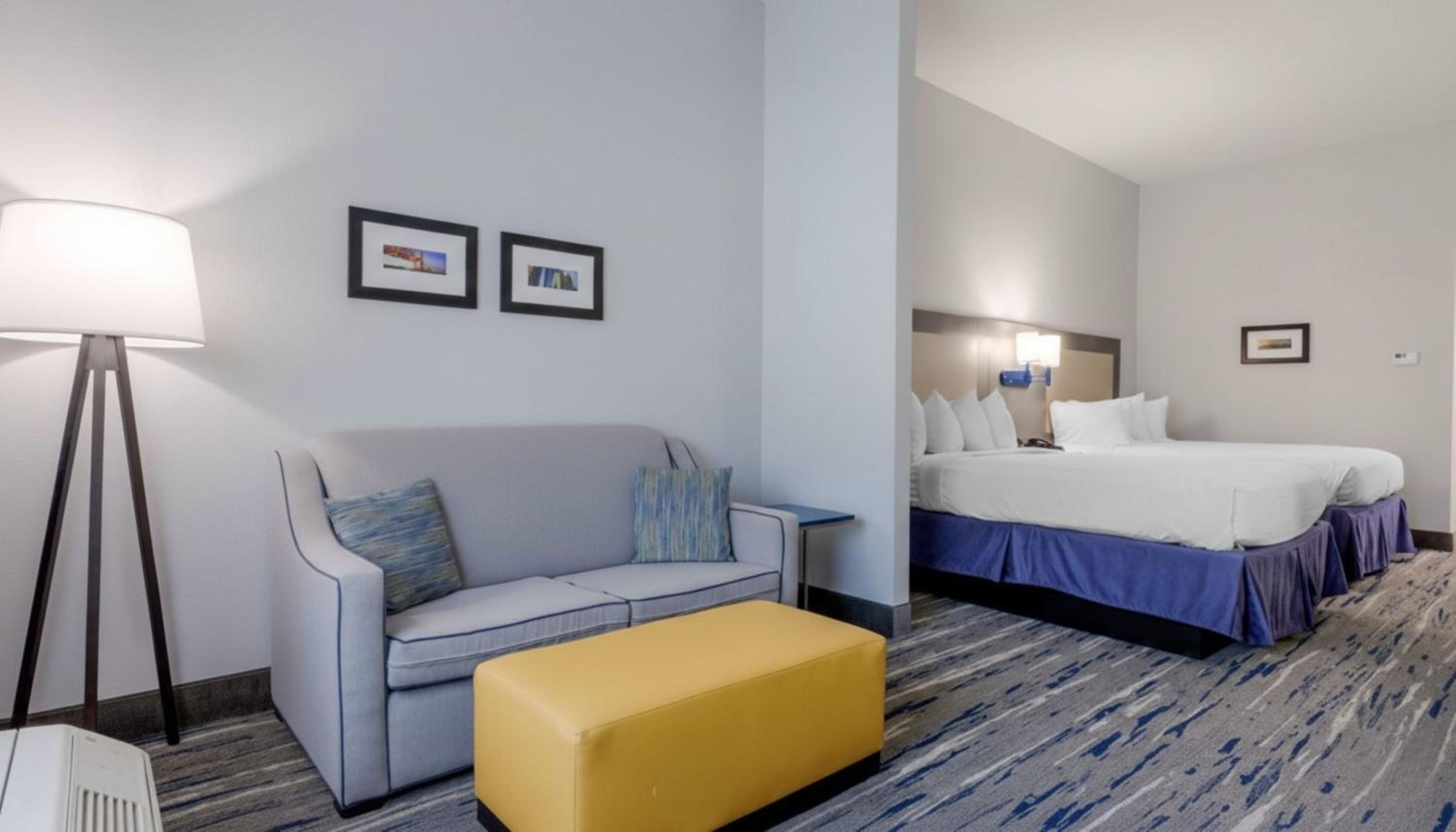 Queen Room with Two Queen Beds - Disability Access with Bath Tub