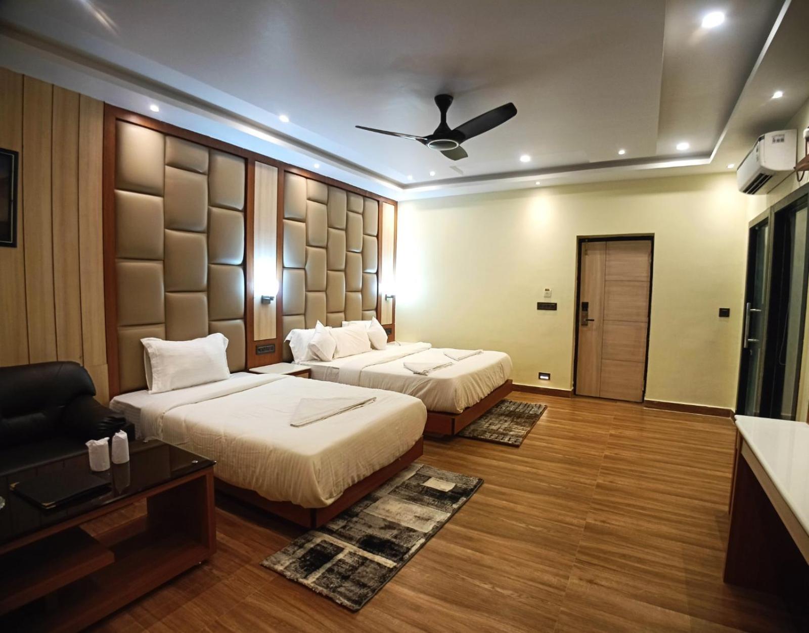 Premium Family Club Room