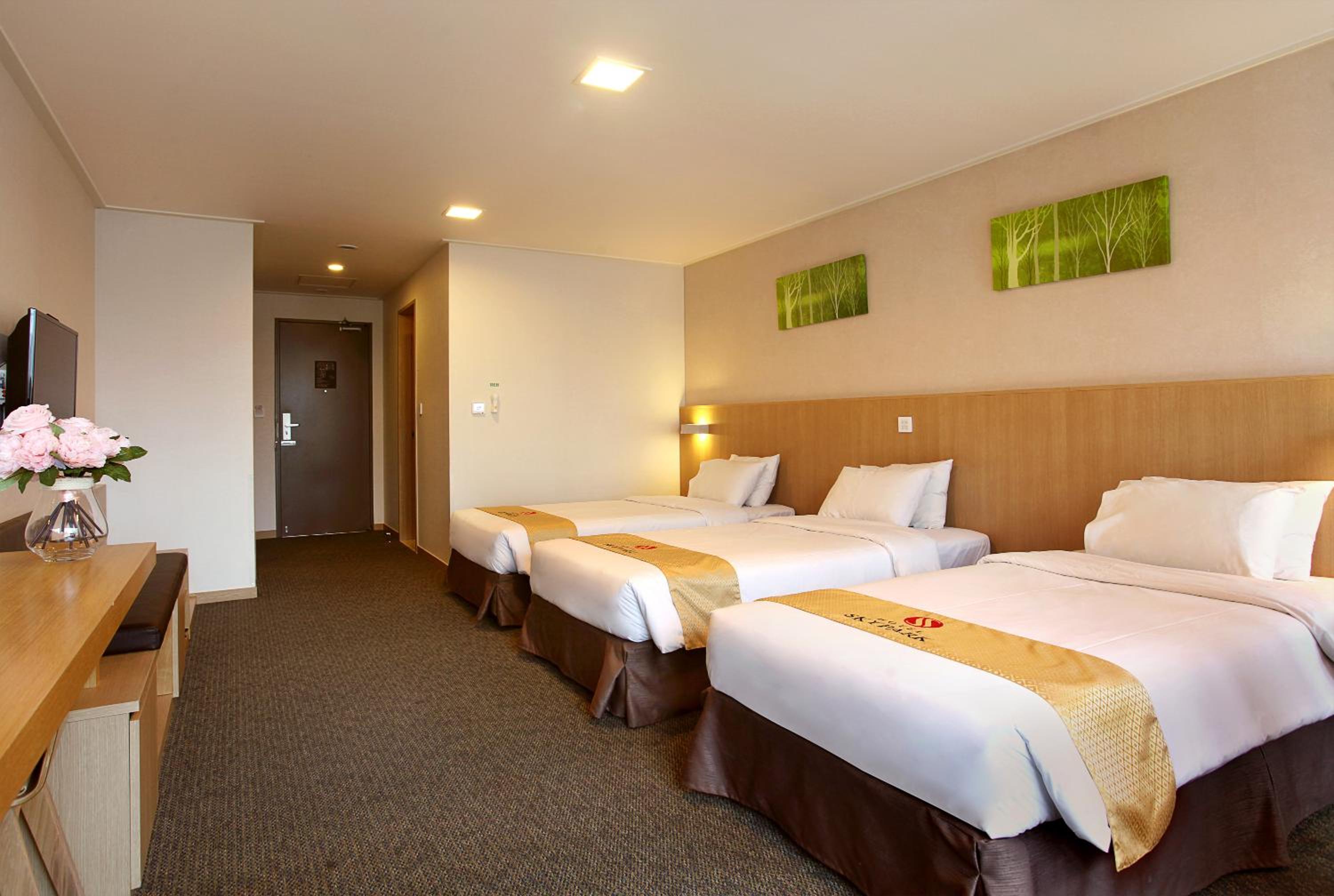 [Halla PKG] Standard Triple with free shuttle service + snack & early/late check in/out  photo 3