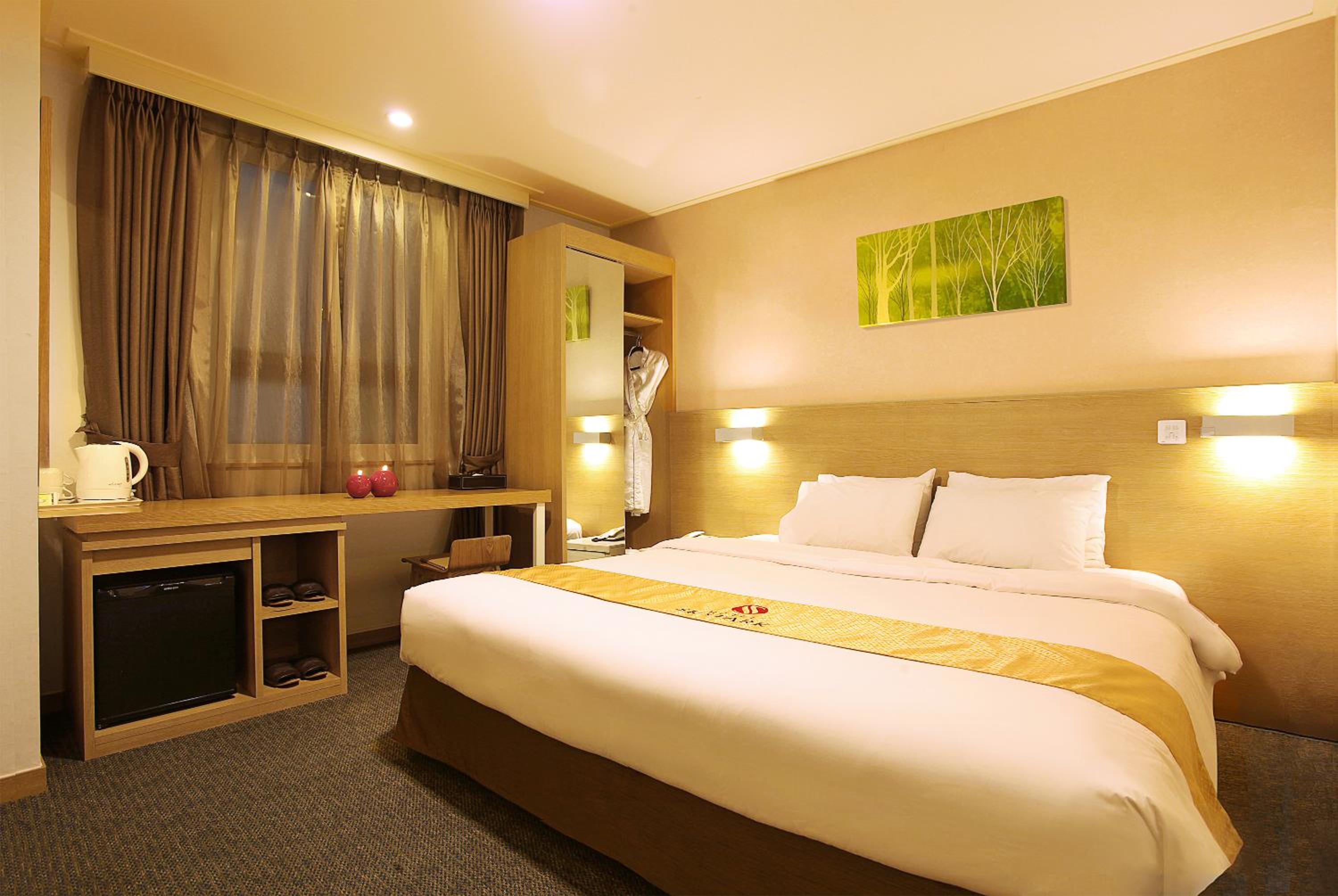 [Halla PKG] Standard Double with free shuttle service + snack & early/late check in/out  photo 2