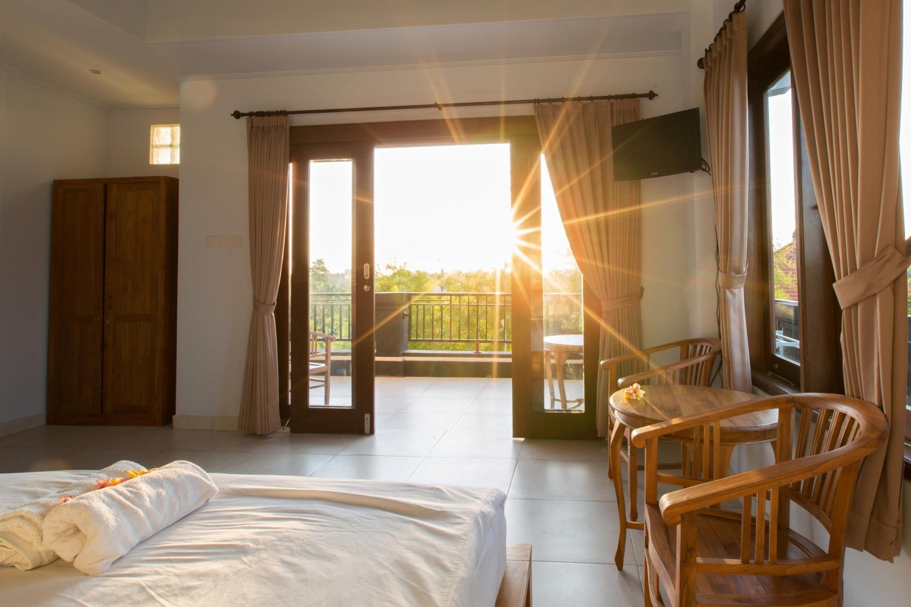 Deluxe Double Room with Balcony - Photo 1